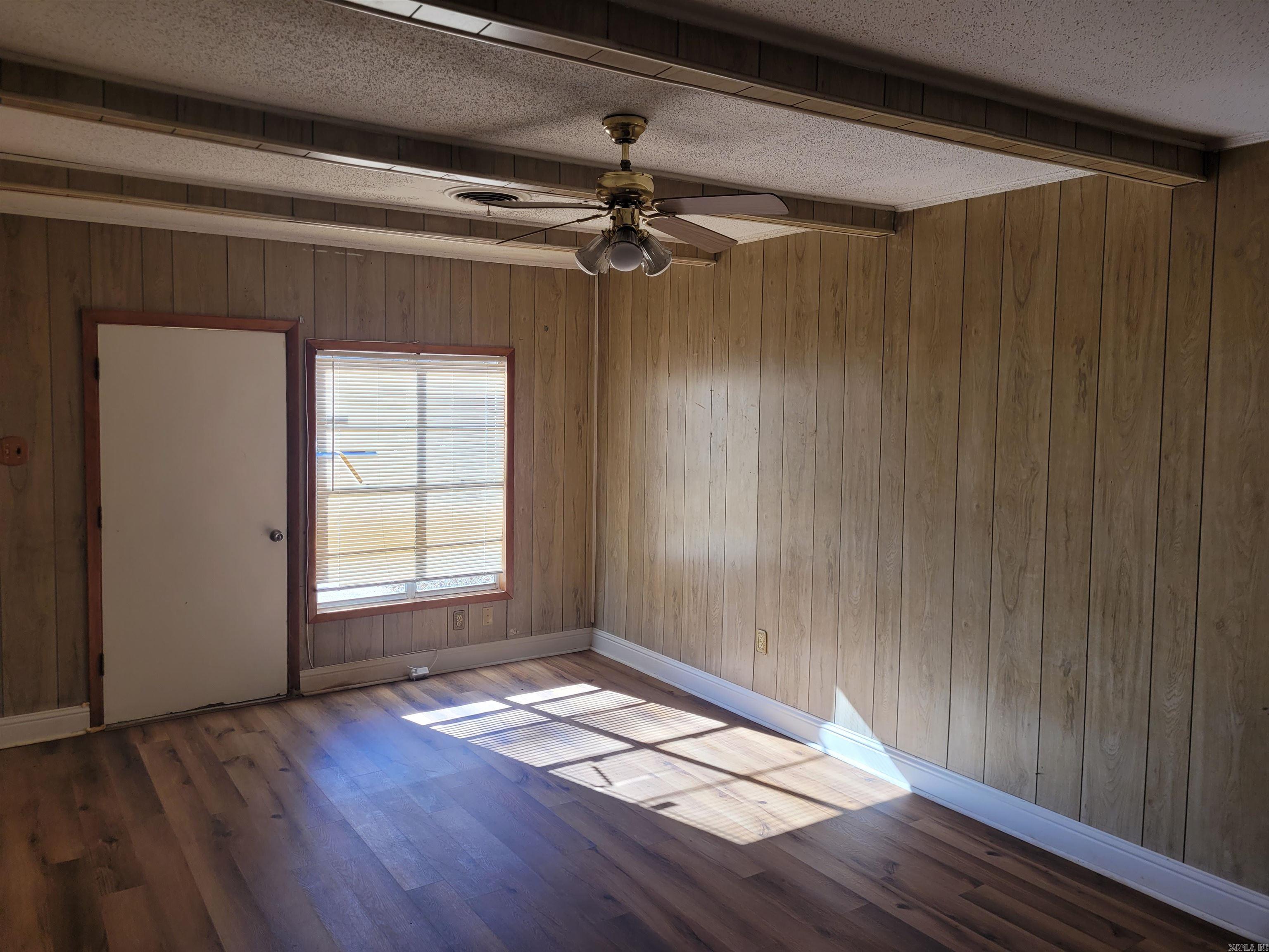 402 Robin Road Property Photo 10