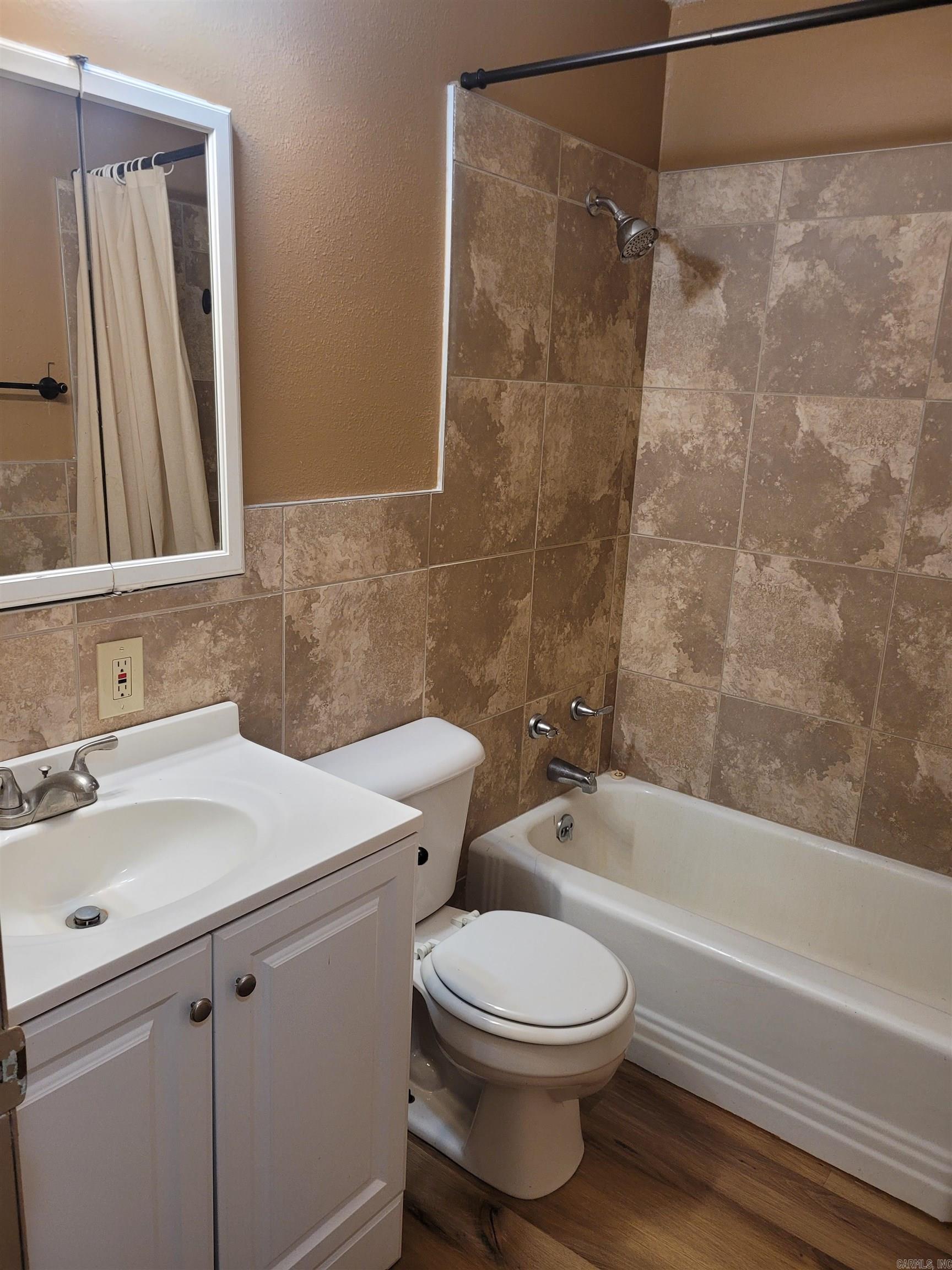 402 Robin Road Property Photo 12