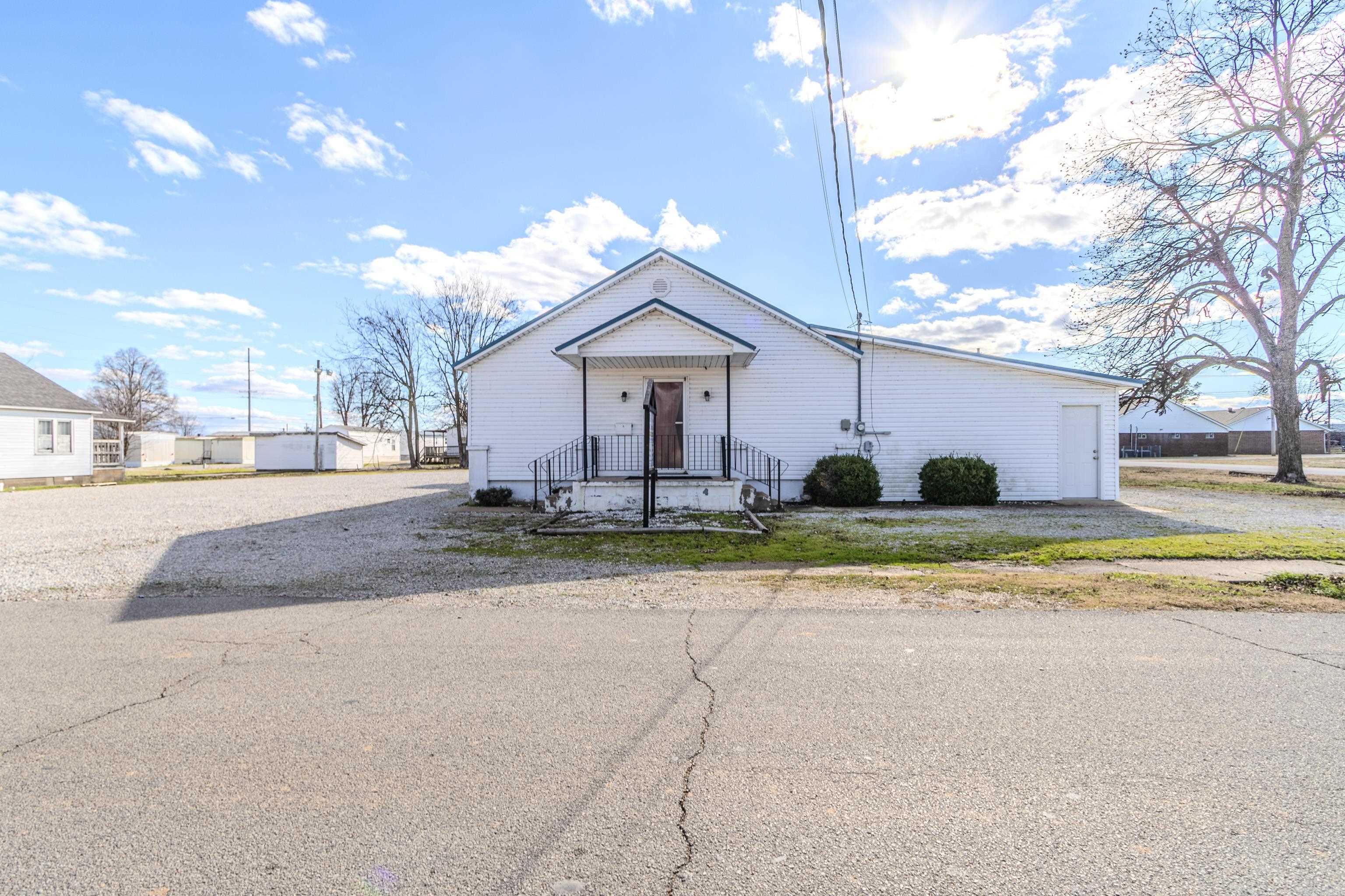 304 E Vine Street Property Photo 1