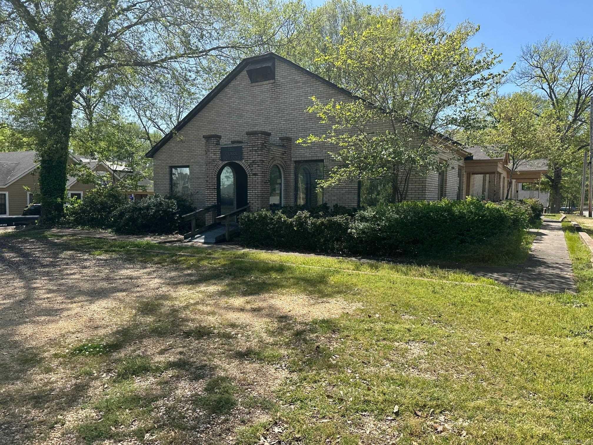 201 S Rose Street Property Photo 1