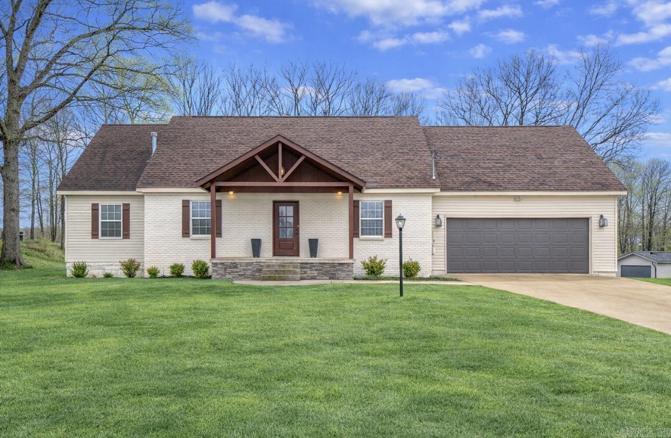 2204 Williamsburg Dr Property Photo 1