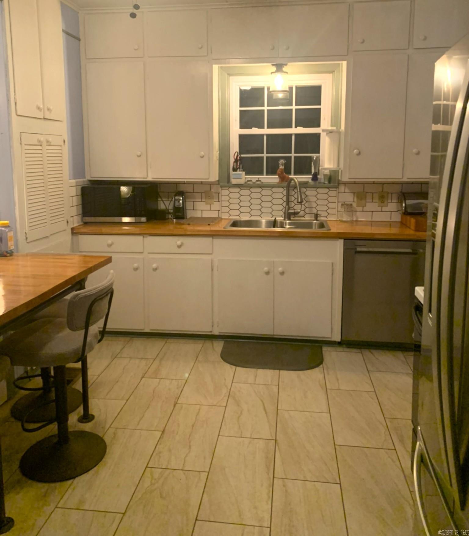 927 Leonard St. Property Photo 5
