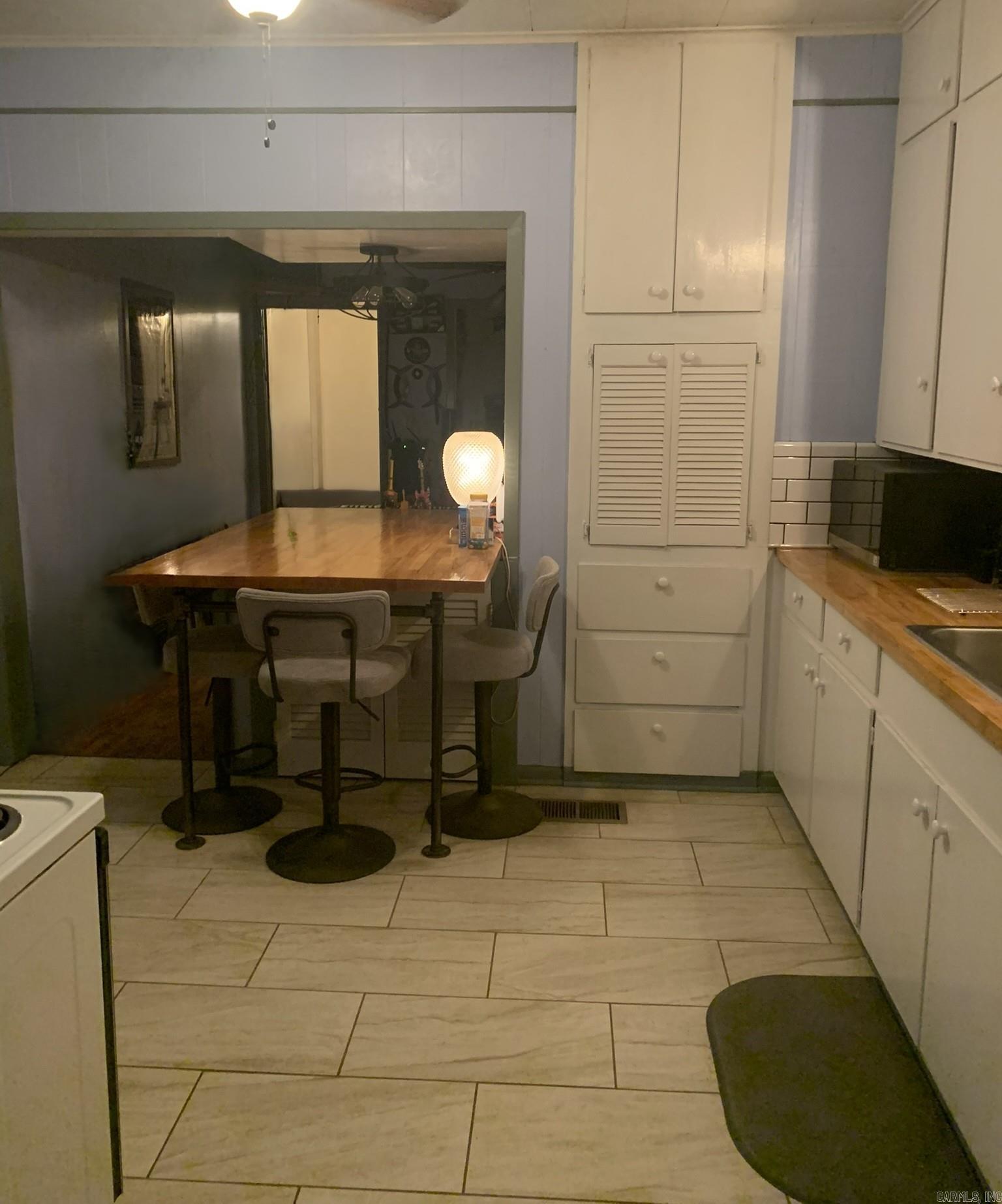 927 Leonard St. Property Photo 6