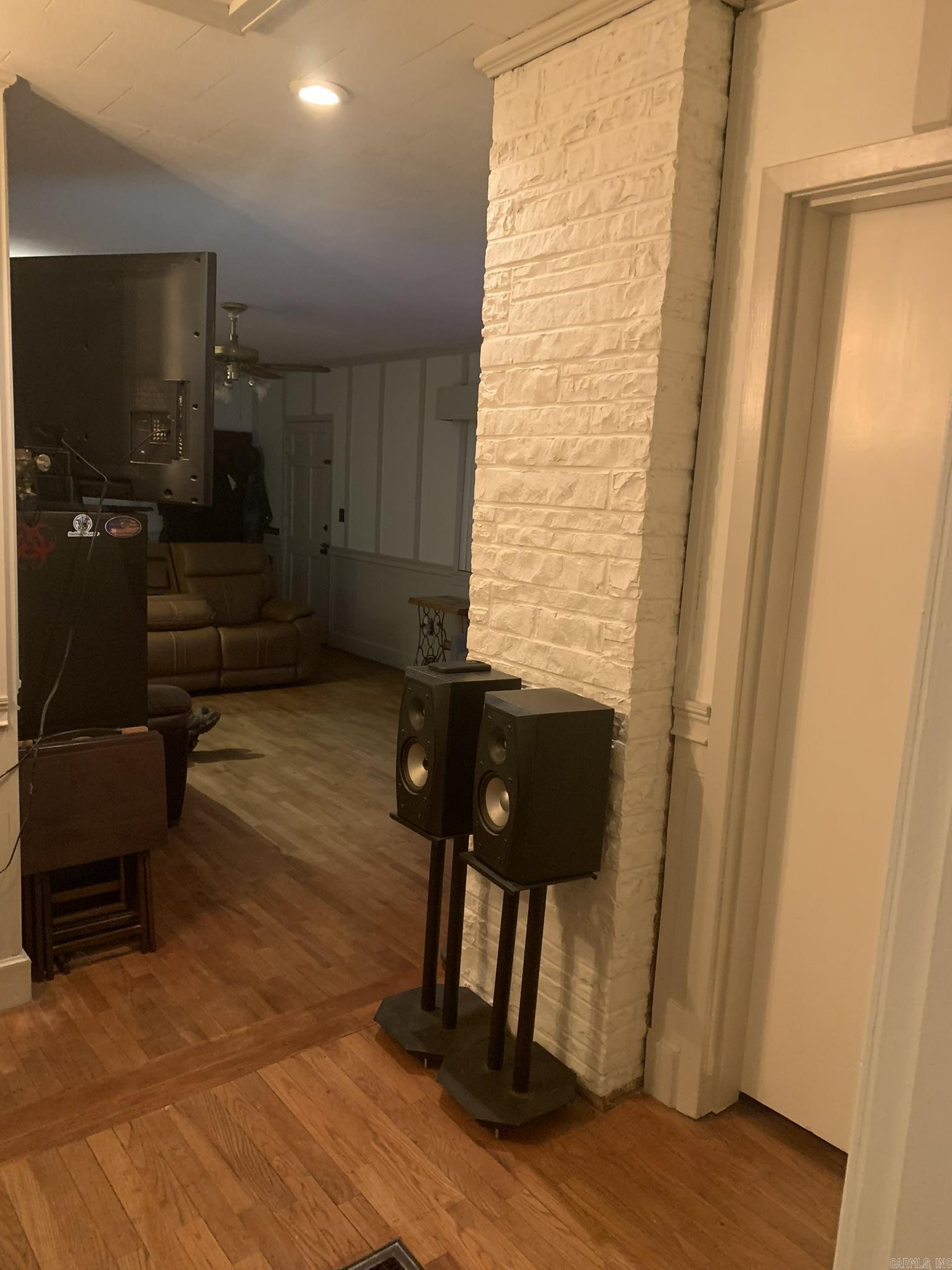 927 Leonard St. Property Photo 8