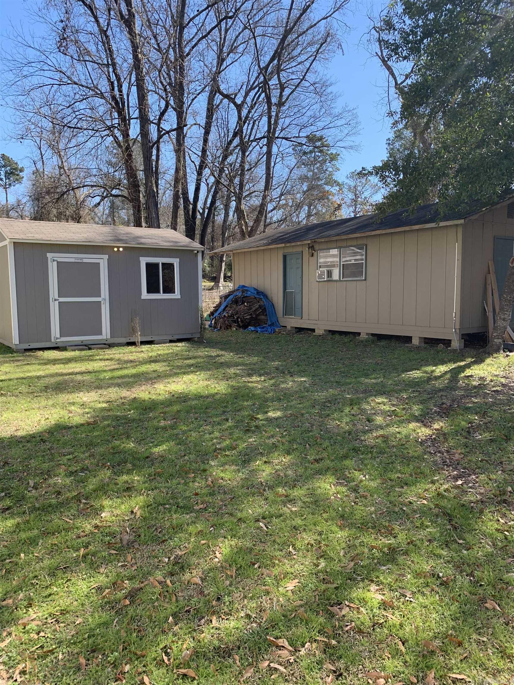 927 Leonard St. Property Photo 17