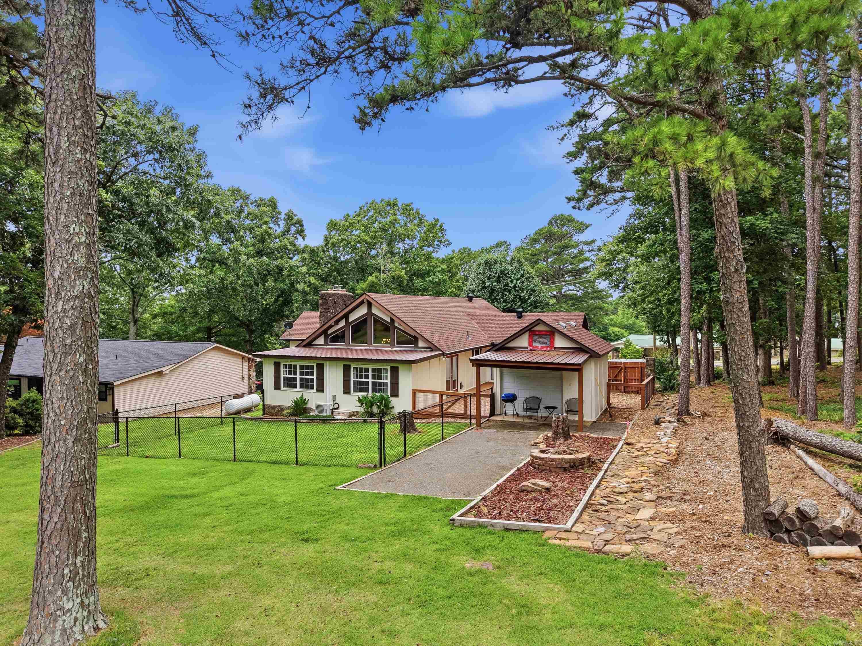 313 Snead Drive Property Photo 1