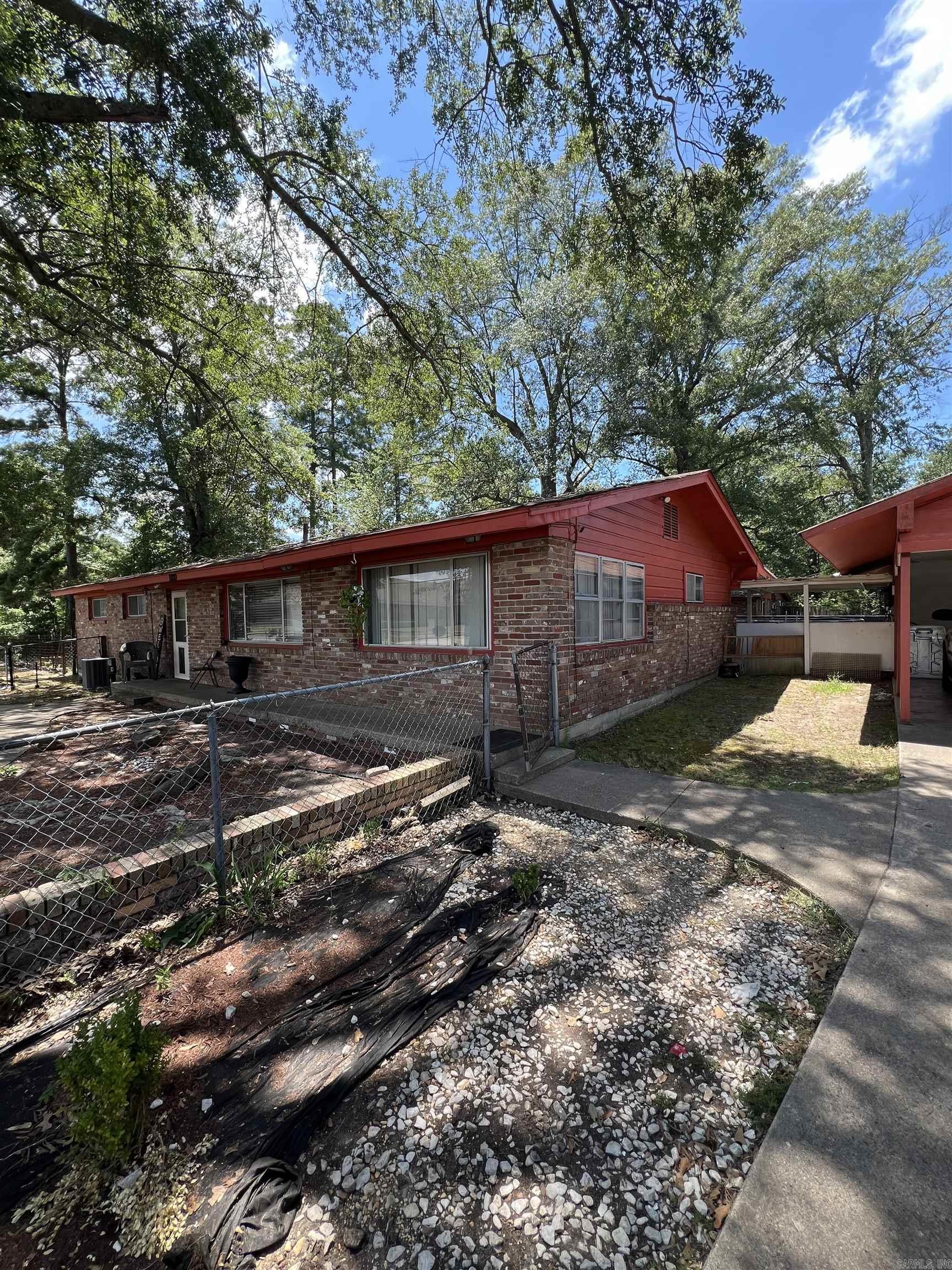 1300 Haley Street Property Photo 3