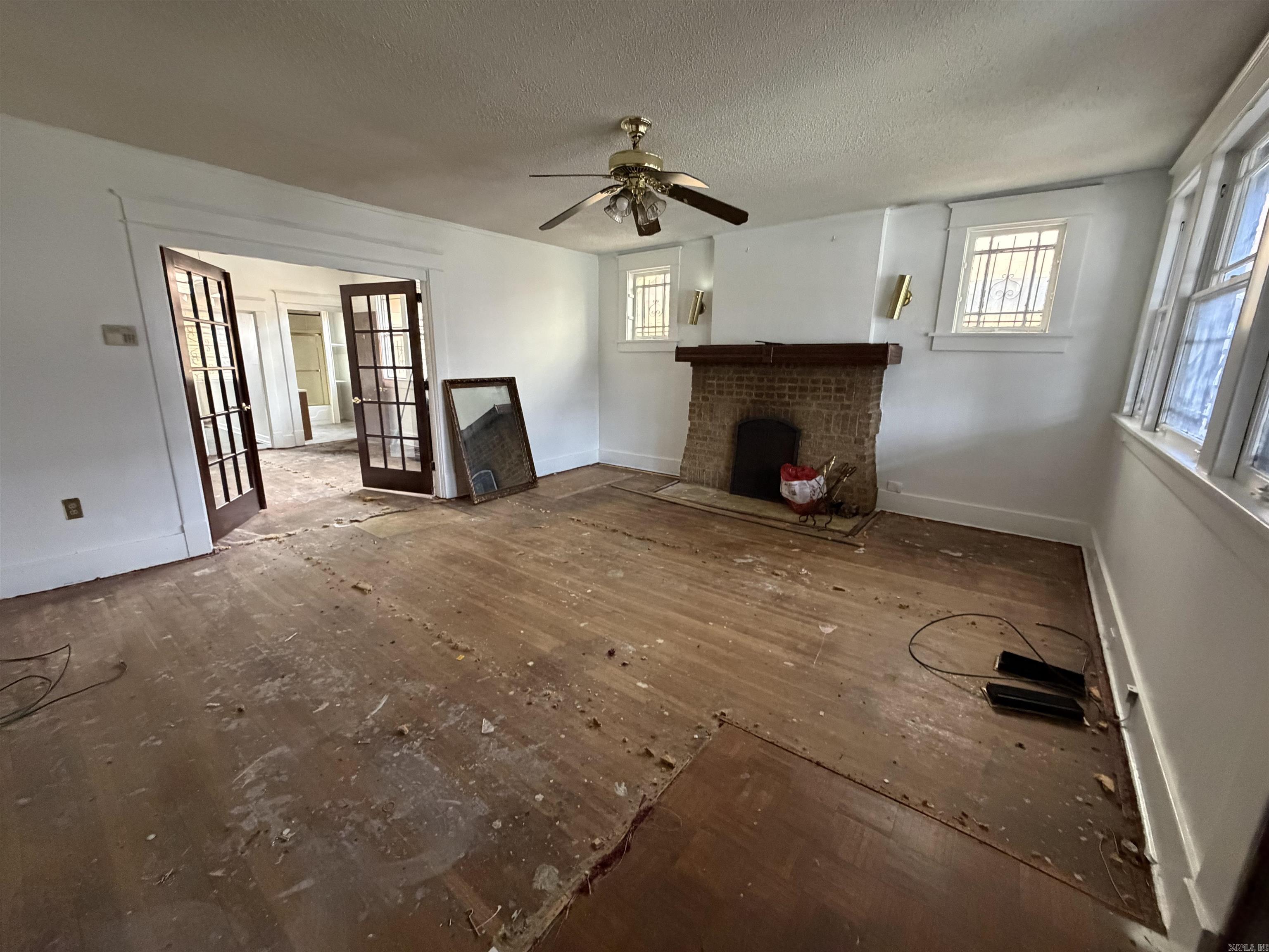 2010 S Summit Street Property Photo 3