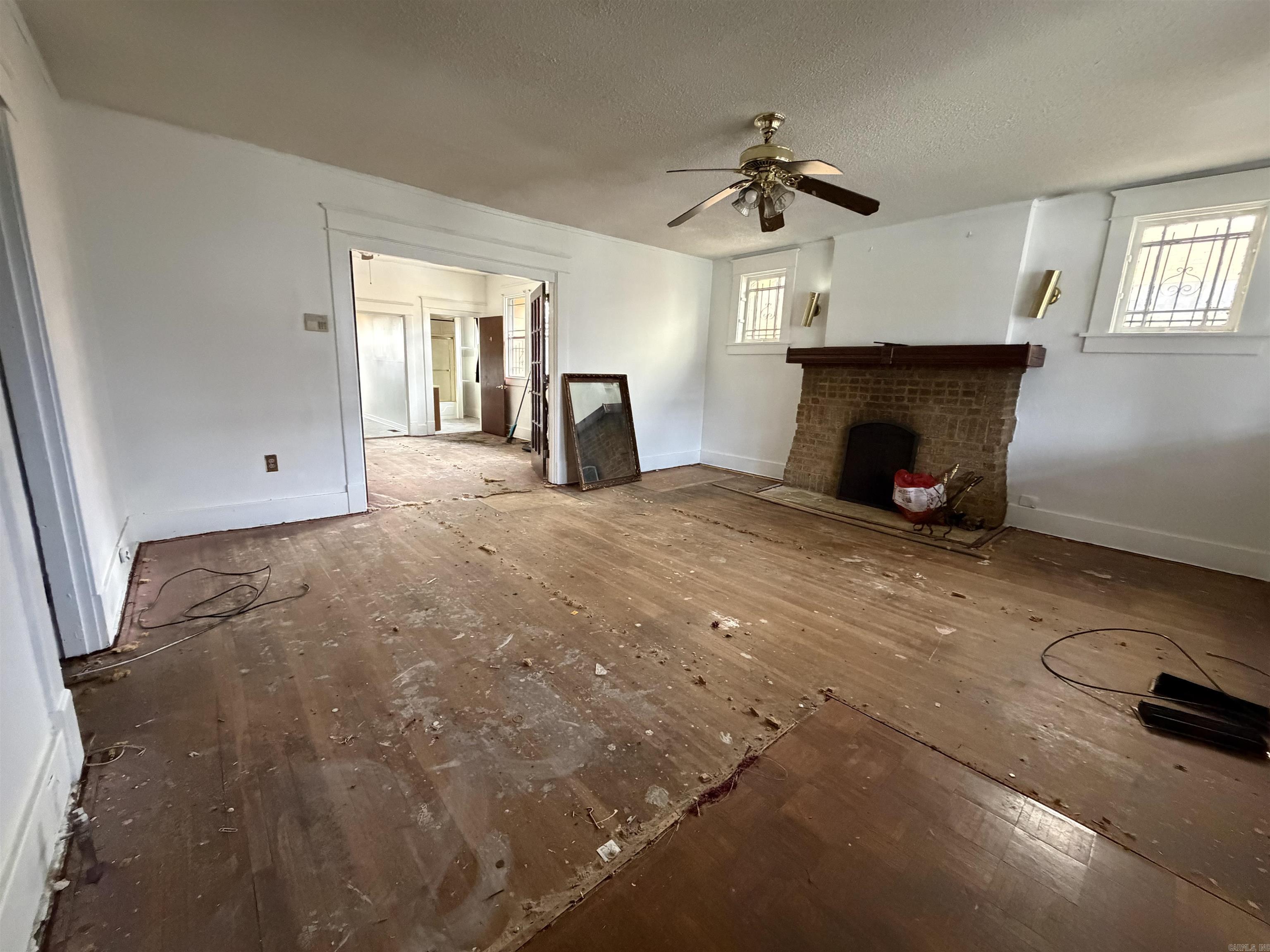 2010 S Summit Street Property Photo 4