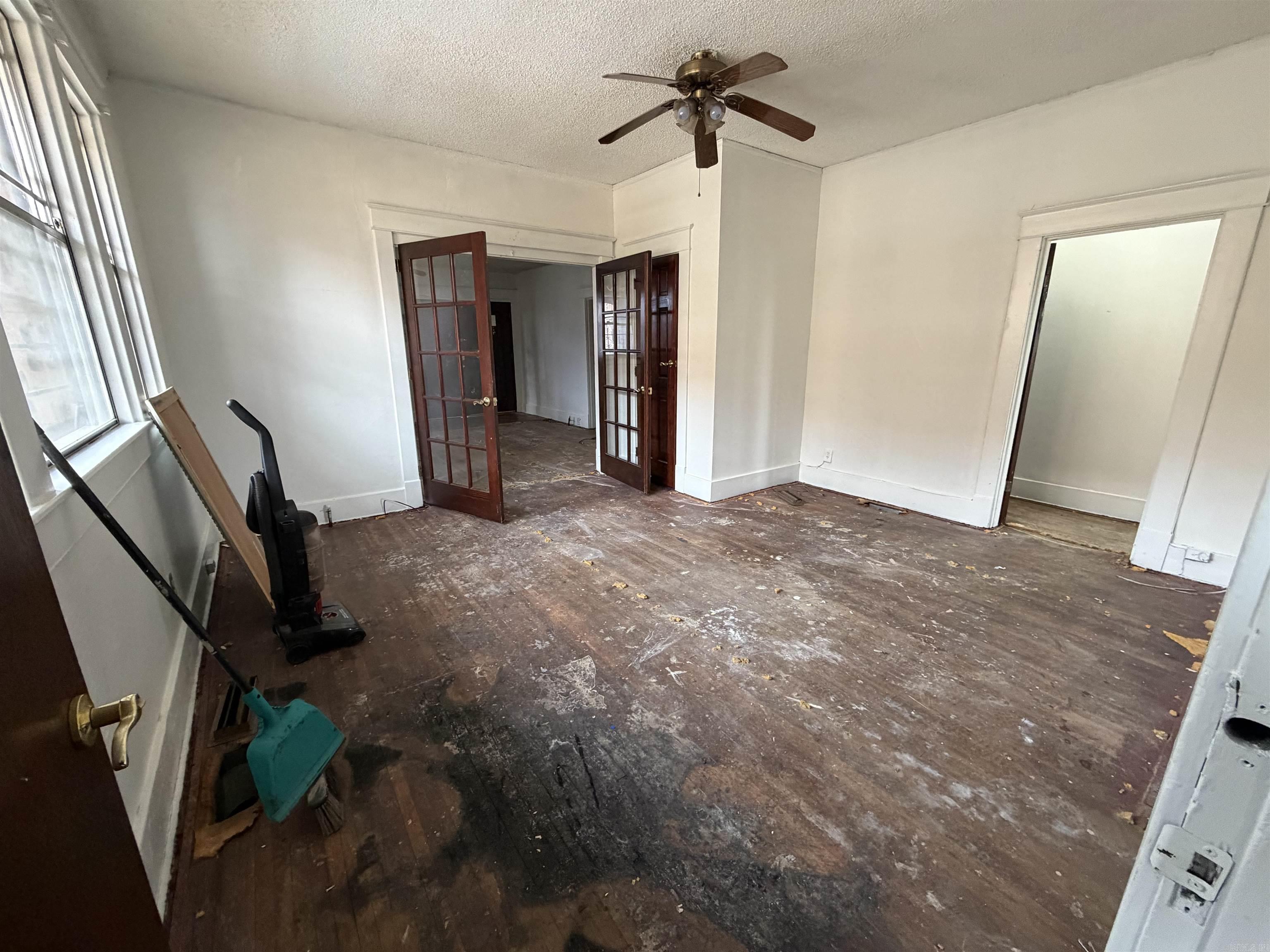 2010 S Summit Street Property Photo 7
