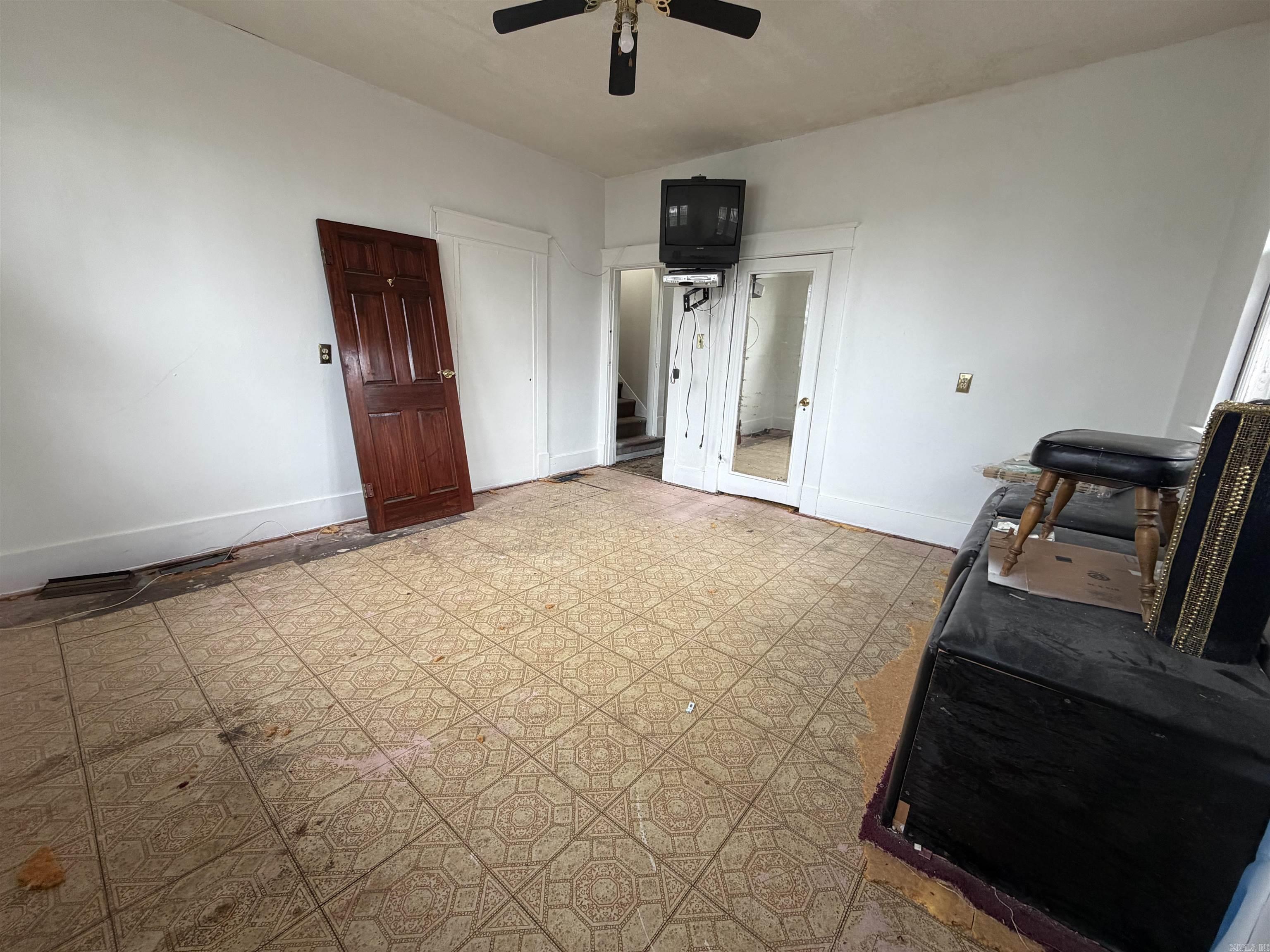 2010 S Summit Street Property Photo 11