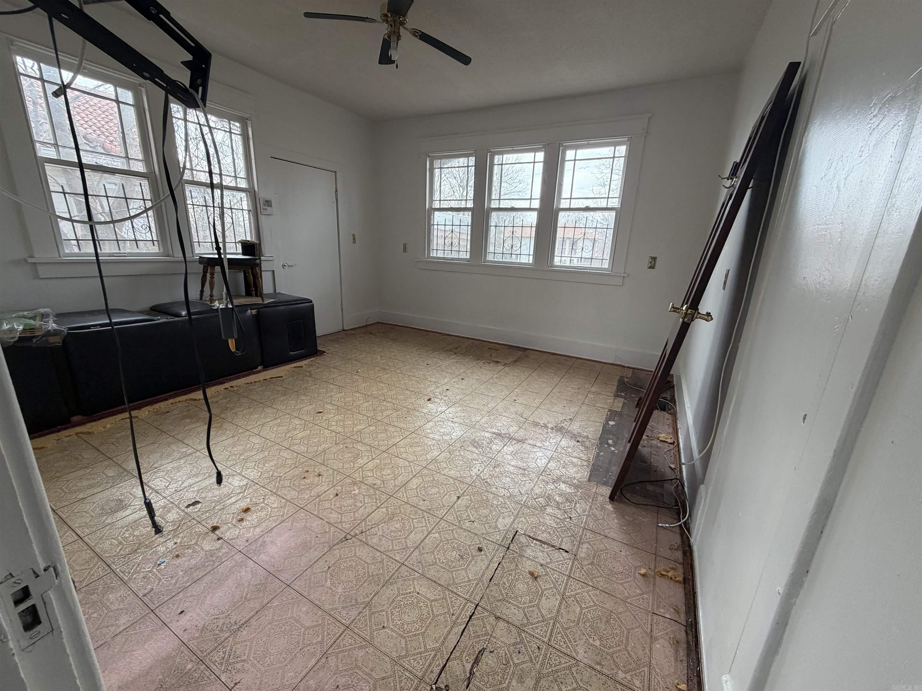 2010 S Summit Street Property Photo 12