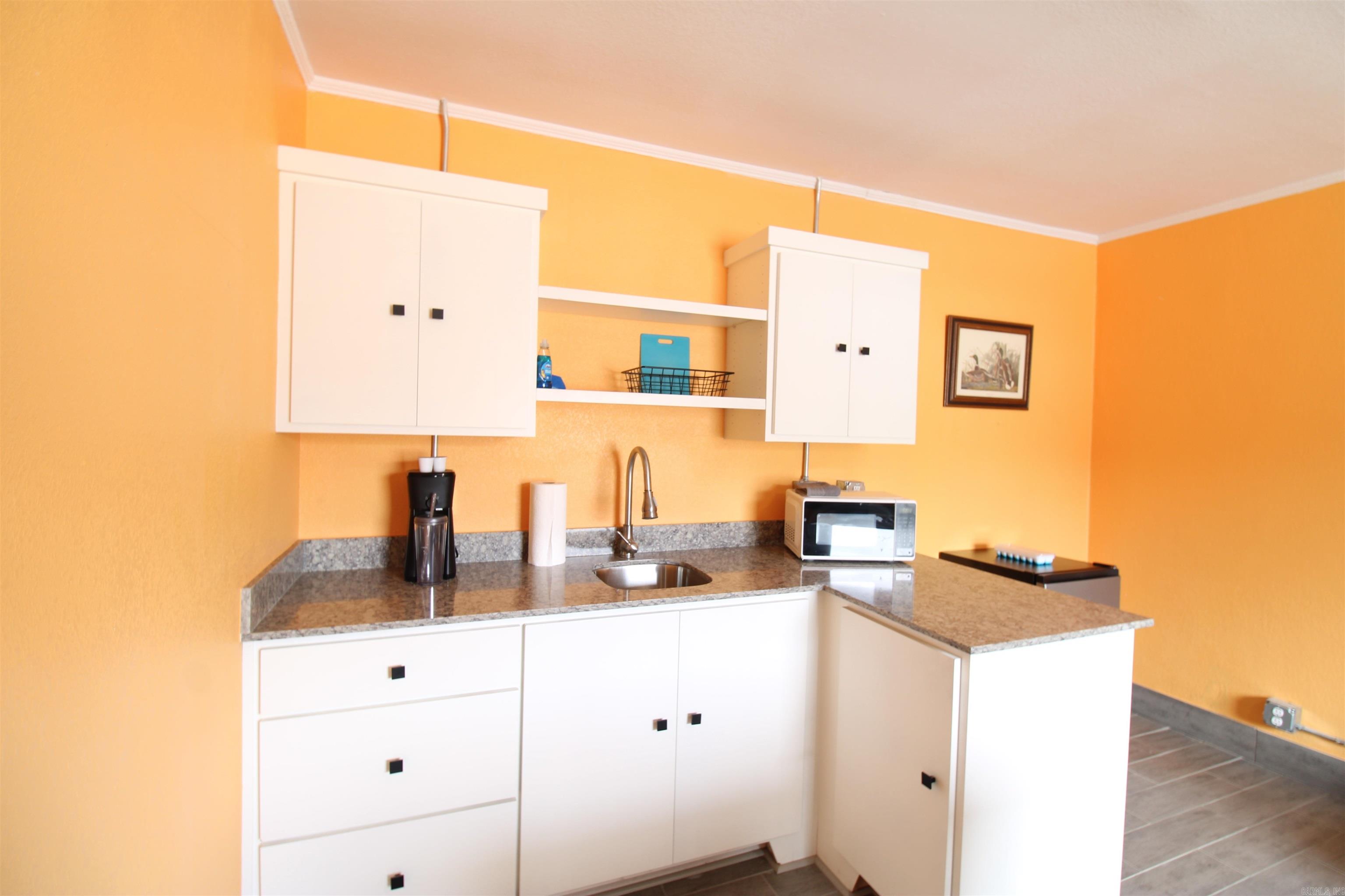 1611 Central Avenue Property Photo 4