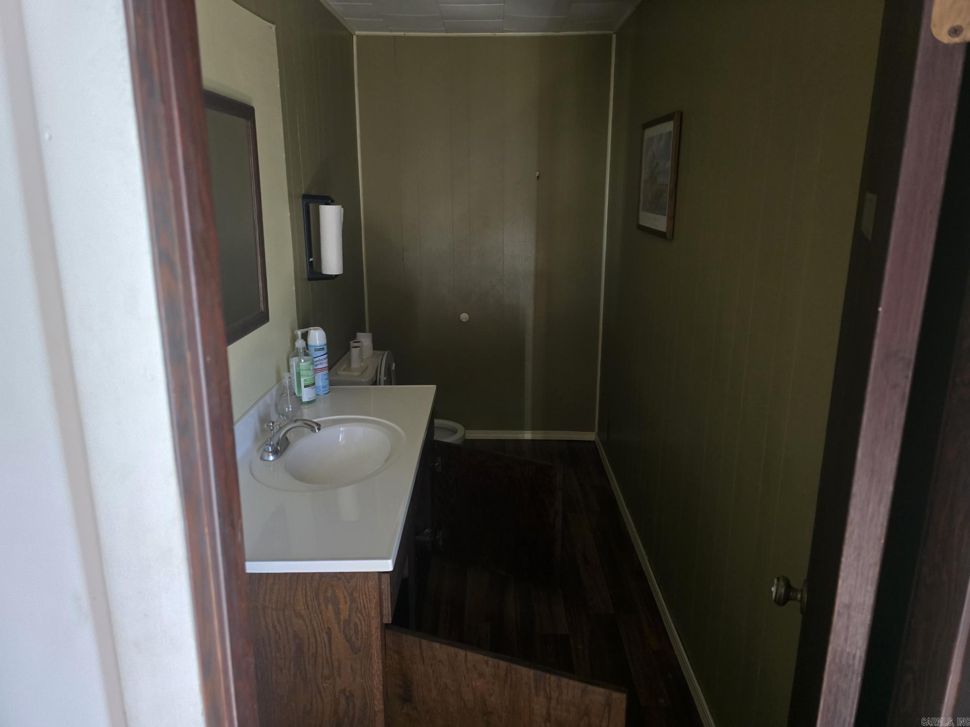 409 Division South Street Property Photo 11