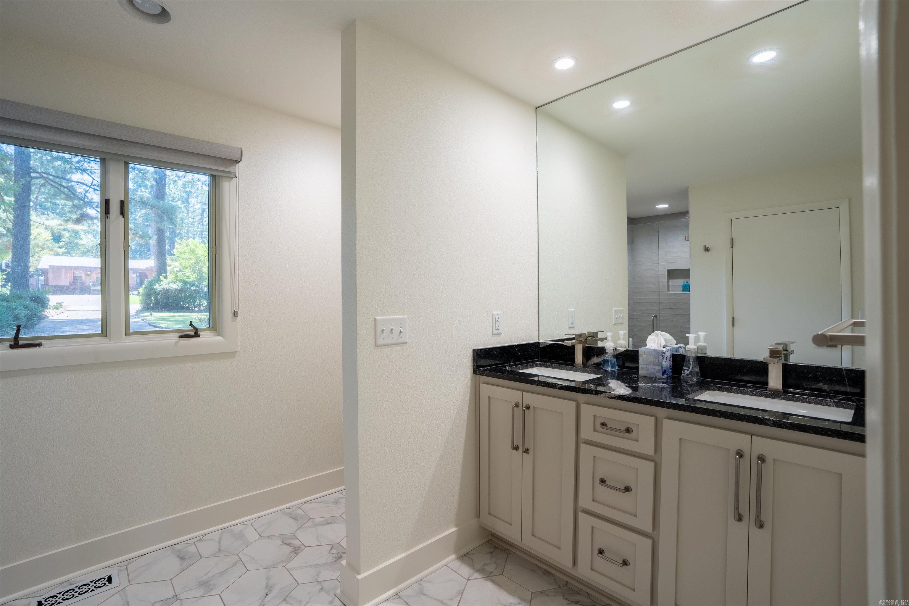 300 Bellview Drive Property Photo 25