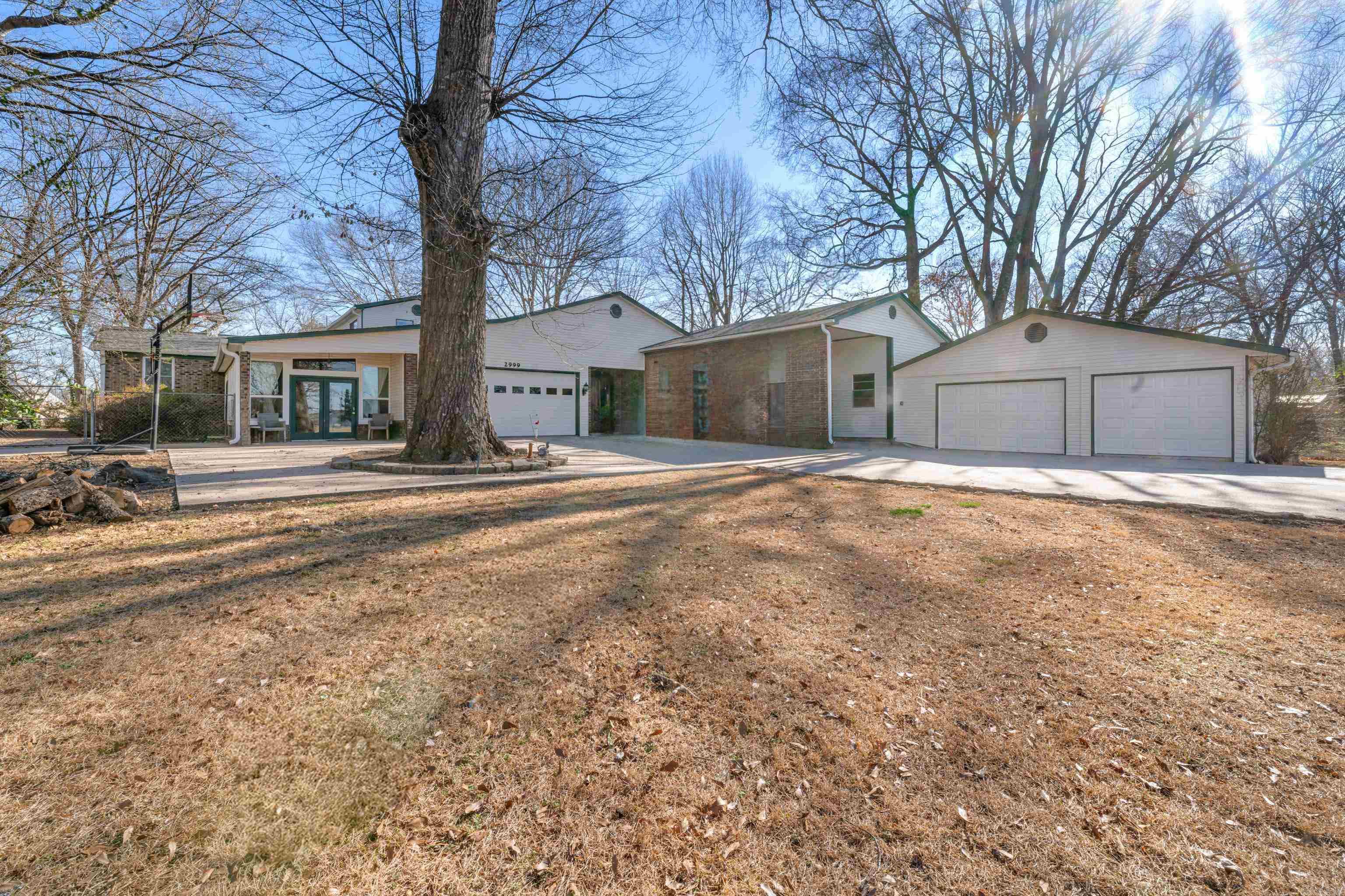 2999 Riverbend Road Property Photo 1