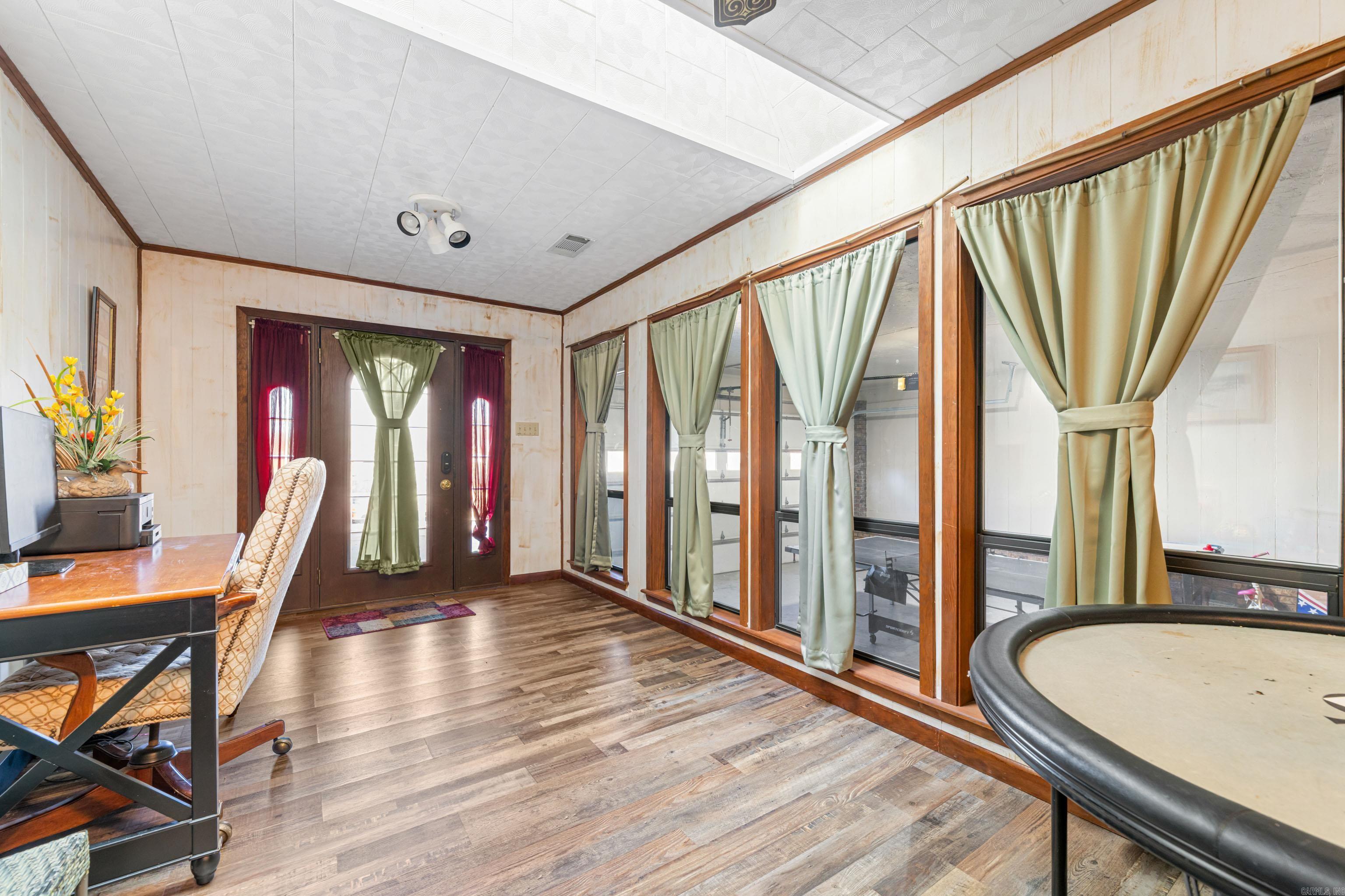 2999 Riverbend Road Property Photo 4