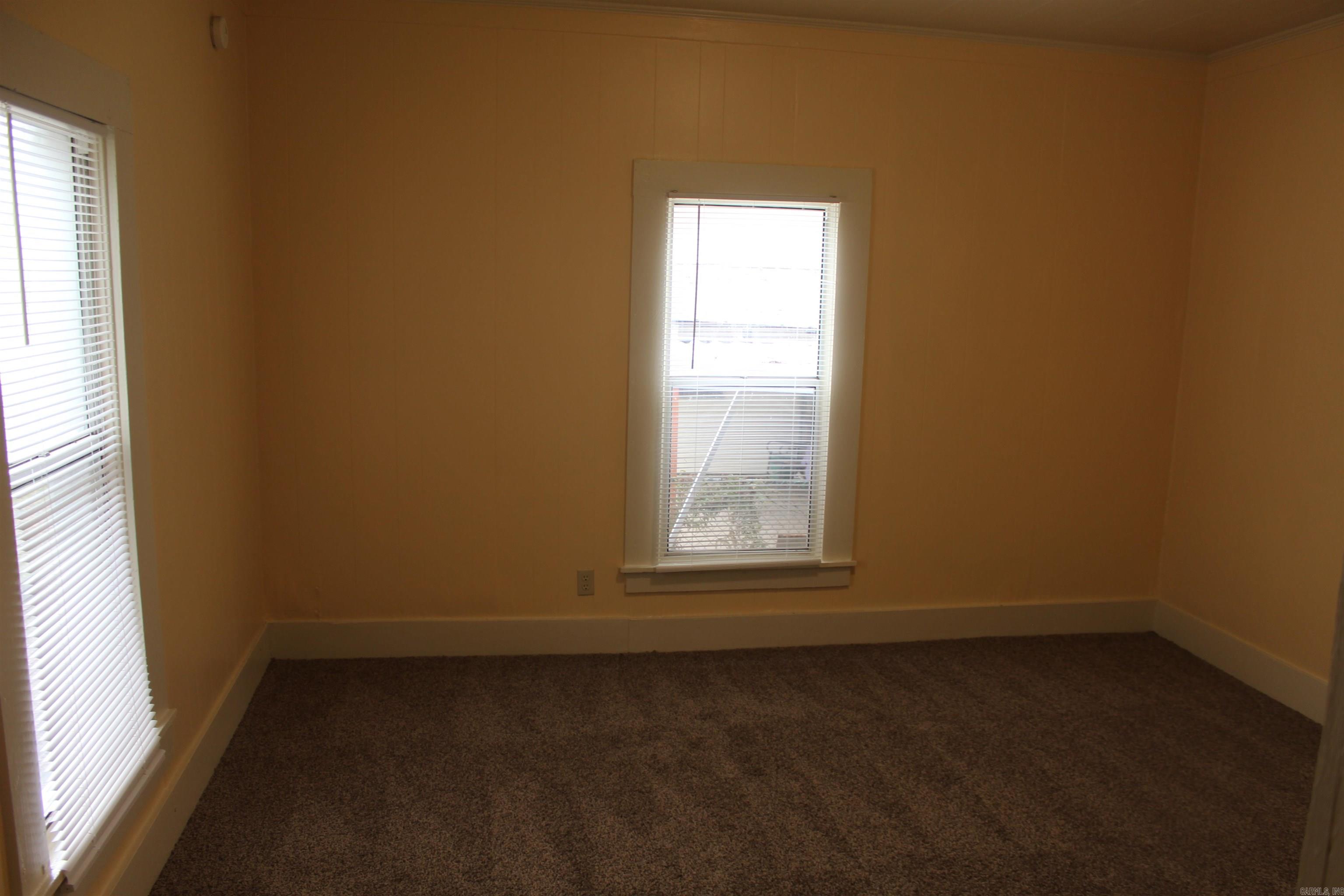 703 E 5th Streets Property Photo 4
