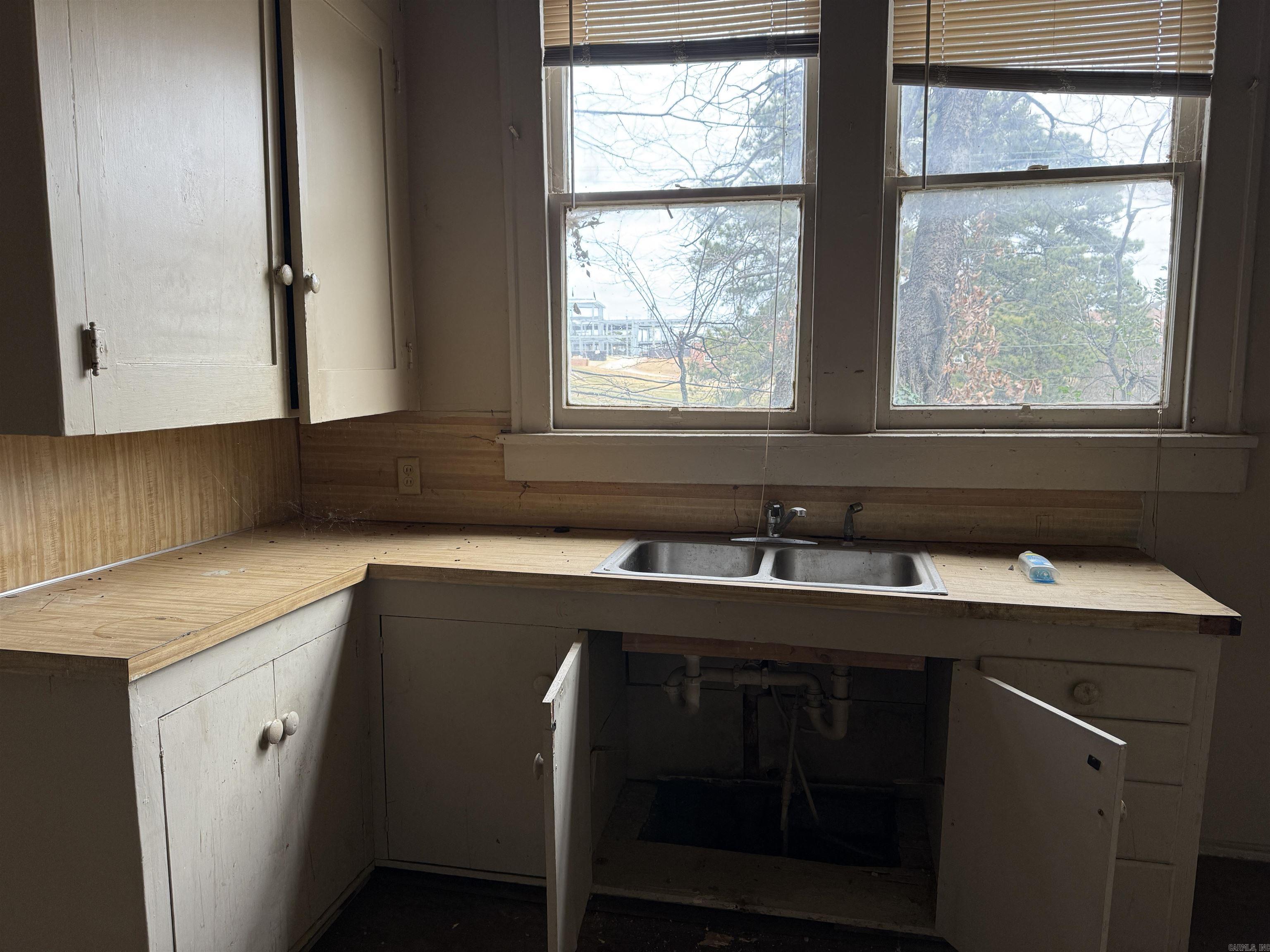 100 Dennison Street Property Photo 6