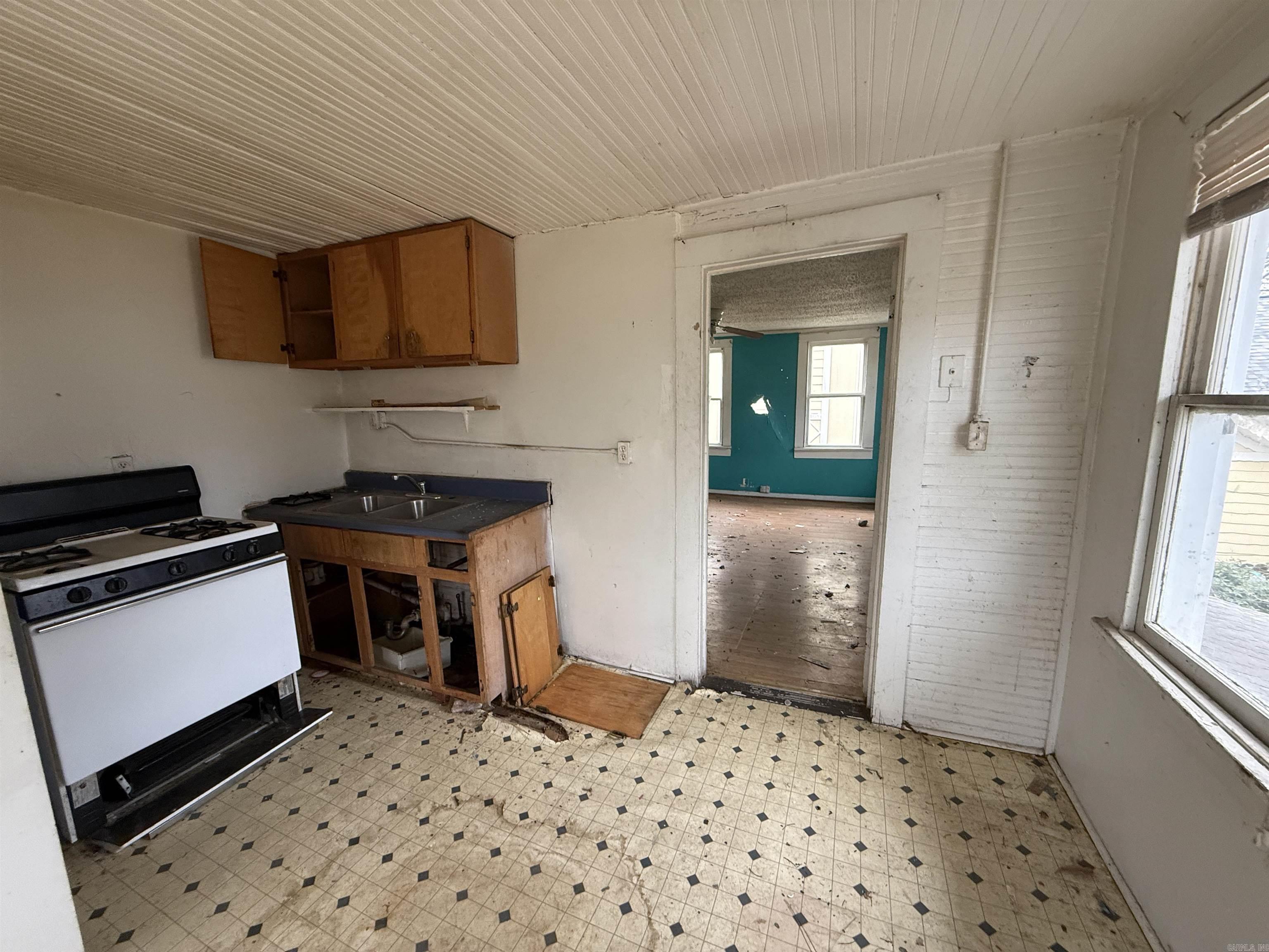 100 Dennison Street Property Photo 9