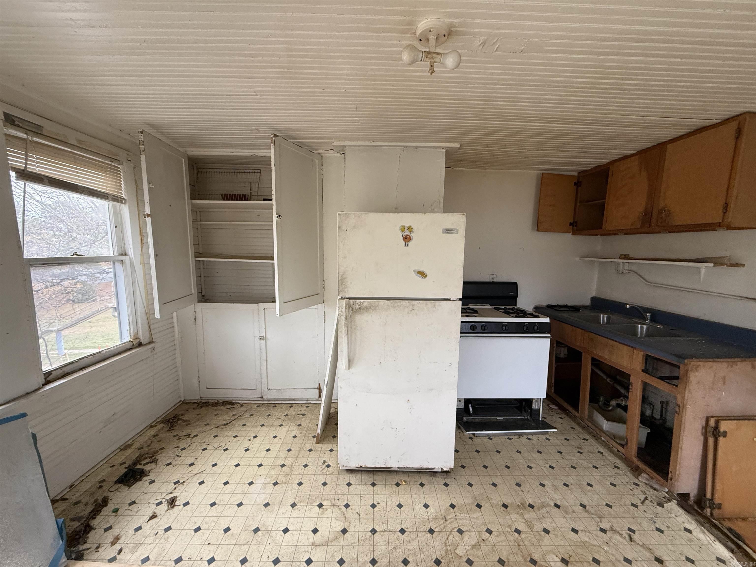 100 Dennison Street Property Photo 10