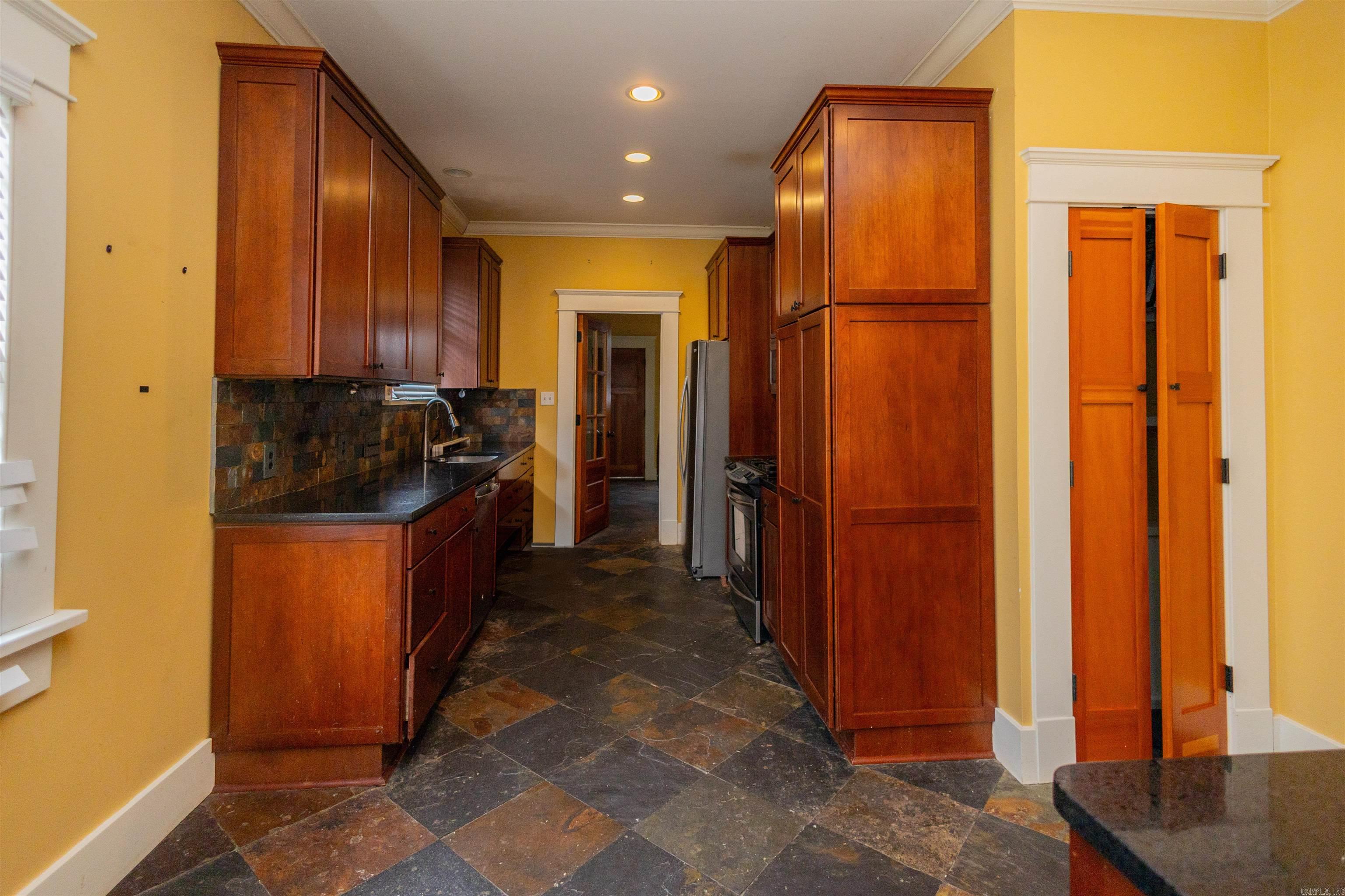 215 Johnson Street Property Photo 8
