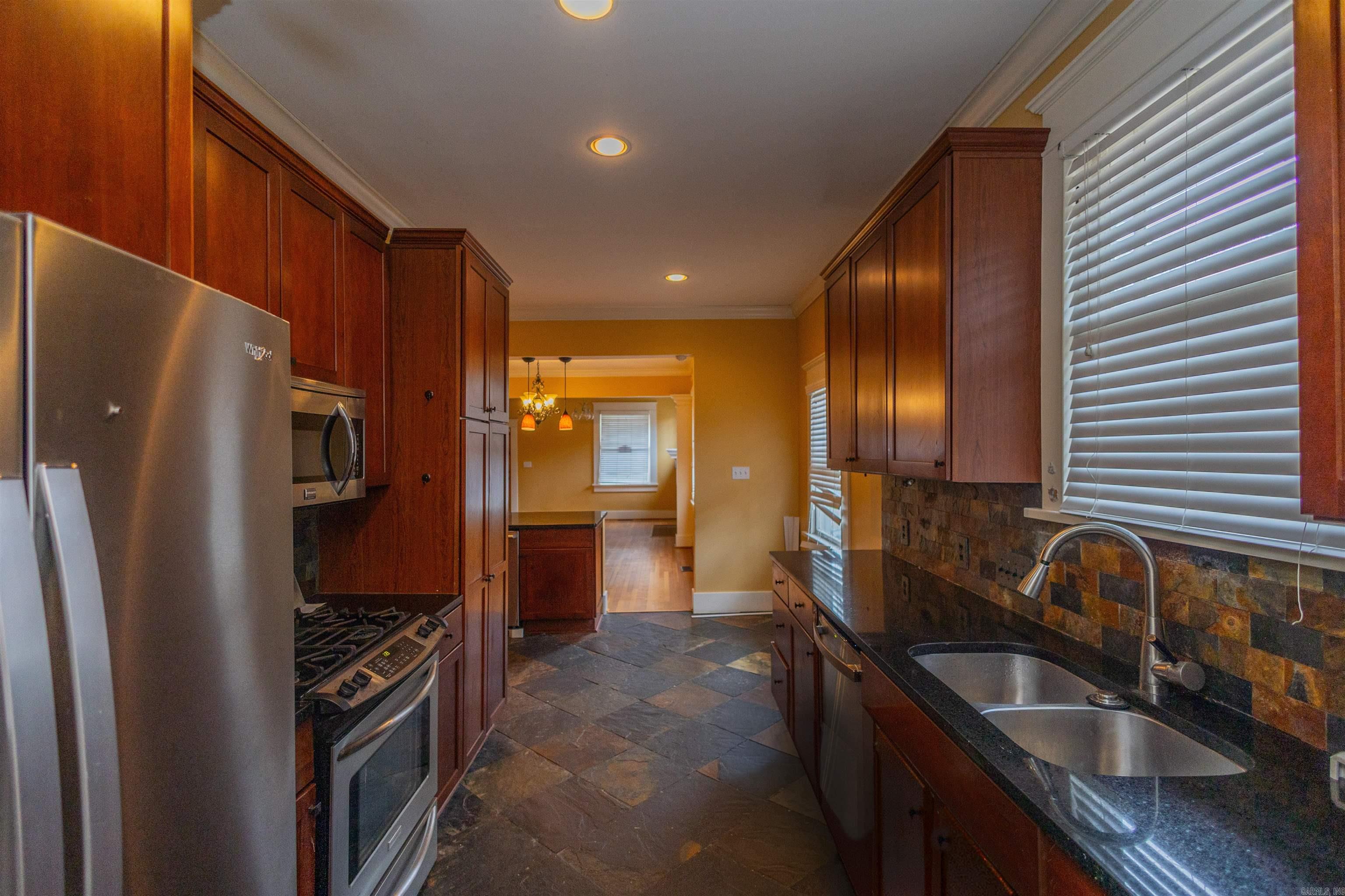 215 Johnson Street Property Photo 9