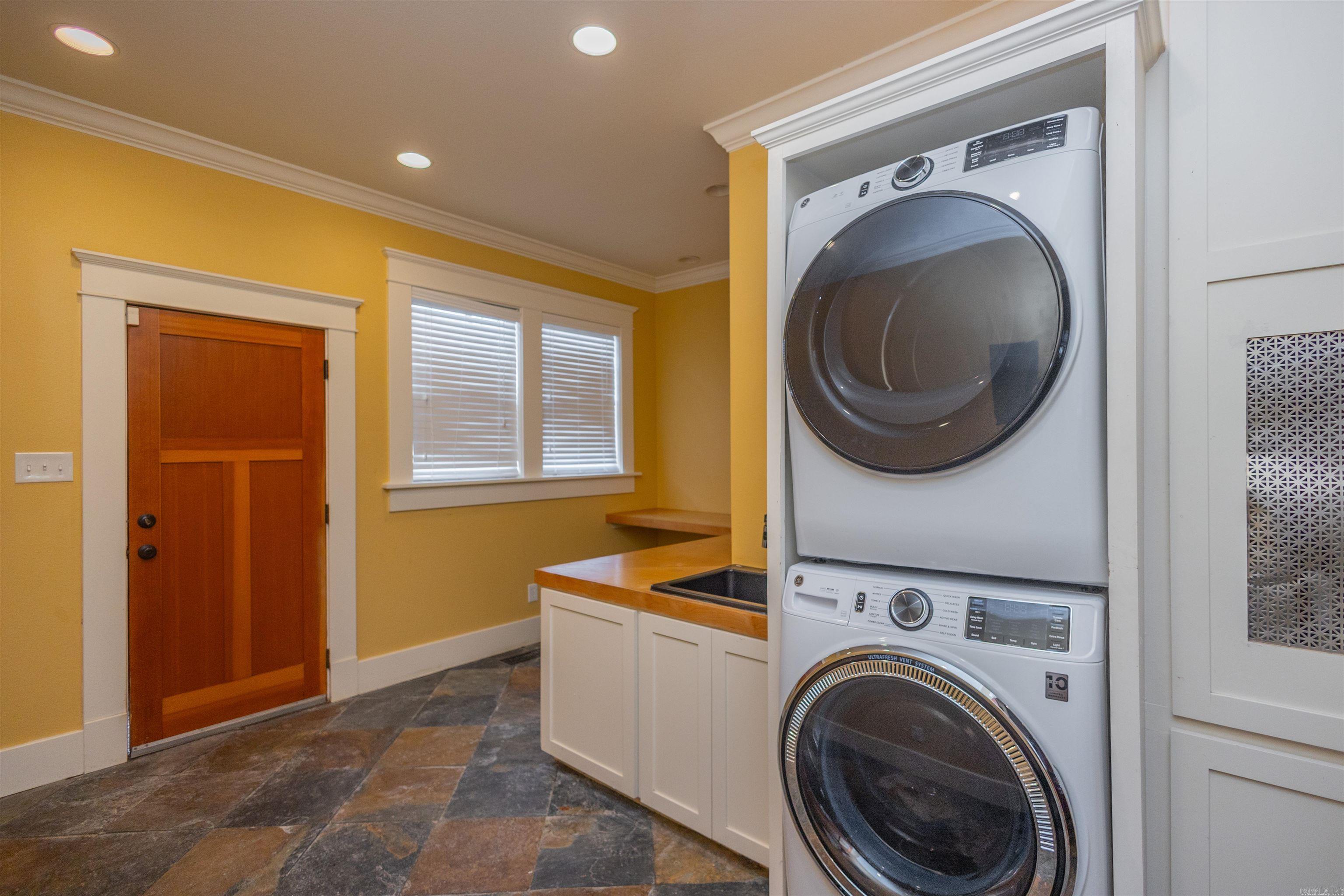 215 Johnson Street Property Photo 10