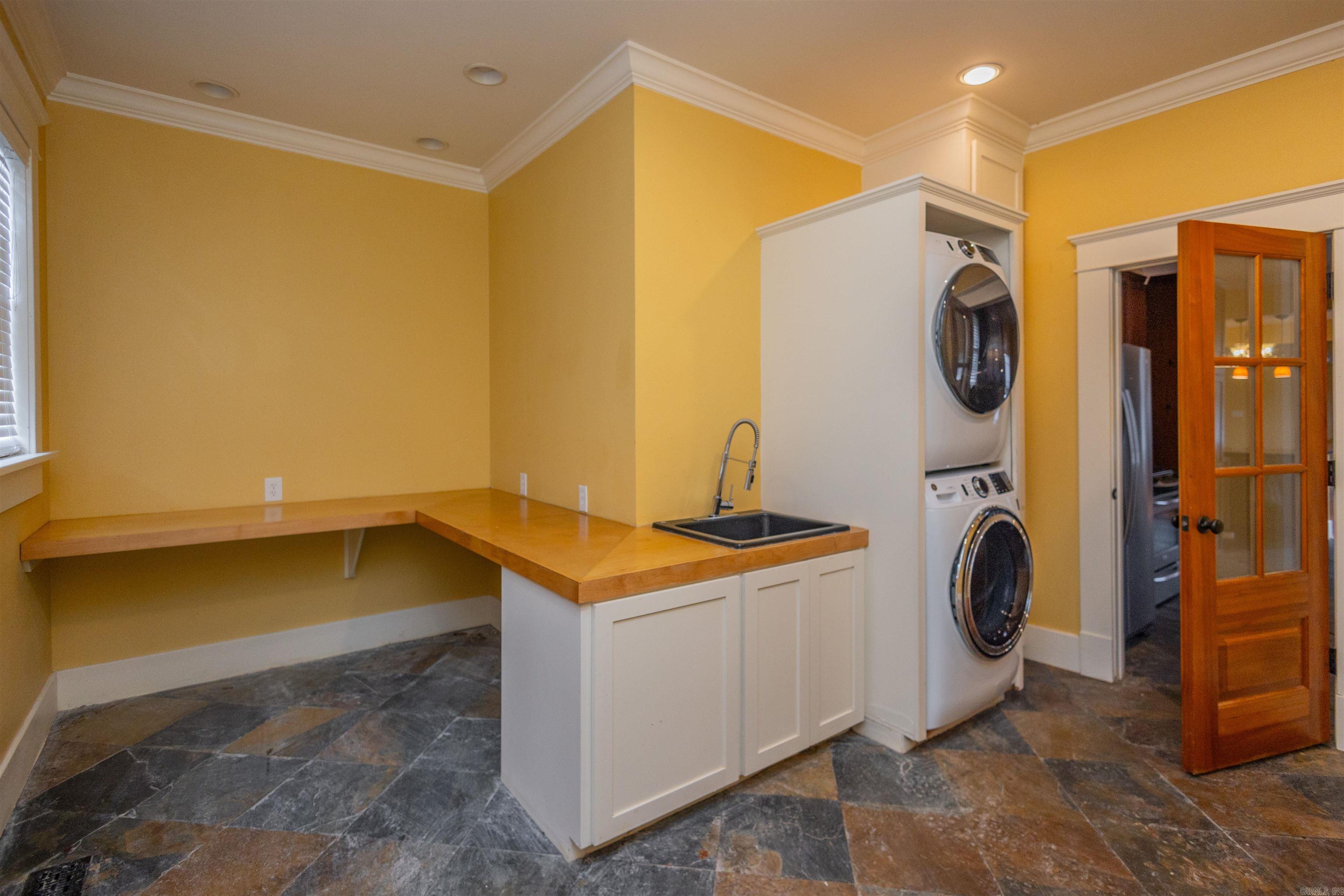 215 Johnson Street Property Photo 11