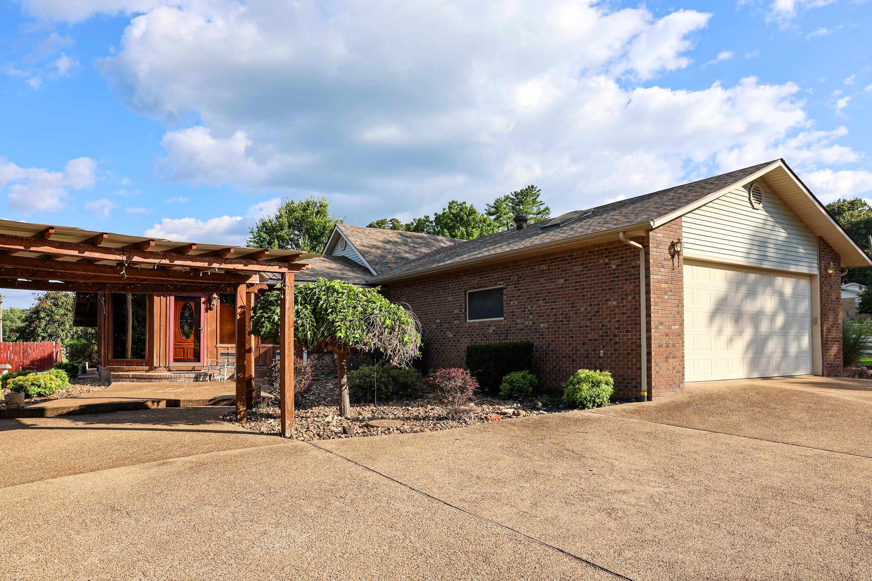 382 Riverview Drive Property Photo 3