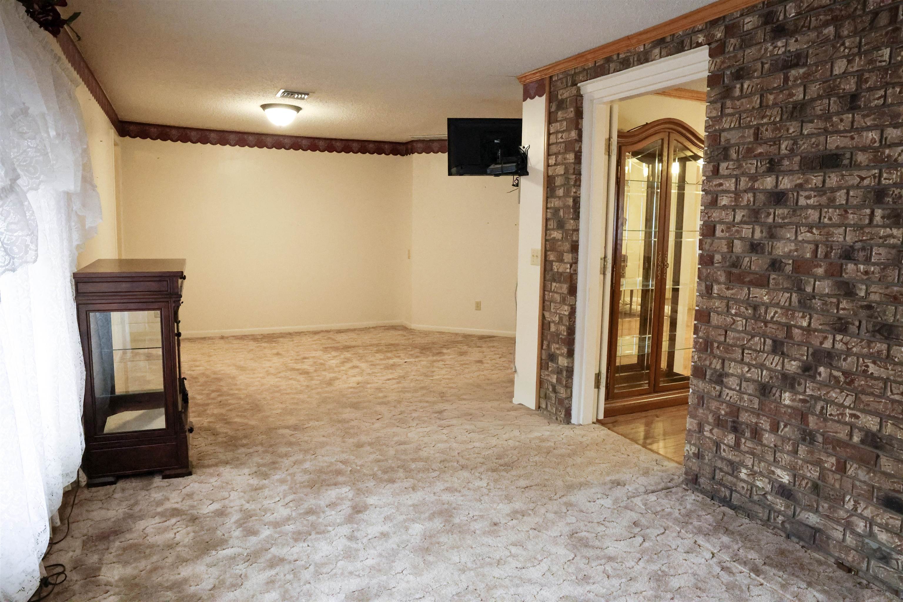 382 Riverview Drive Property Photo 9