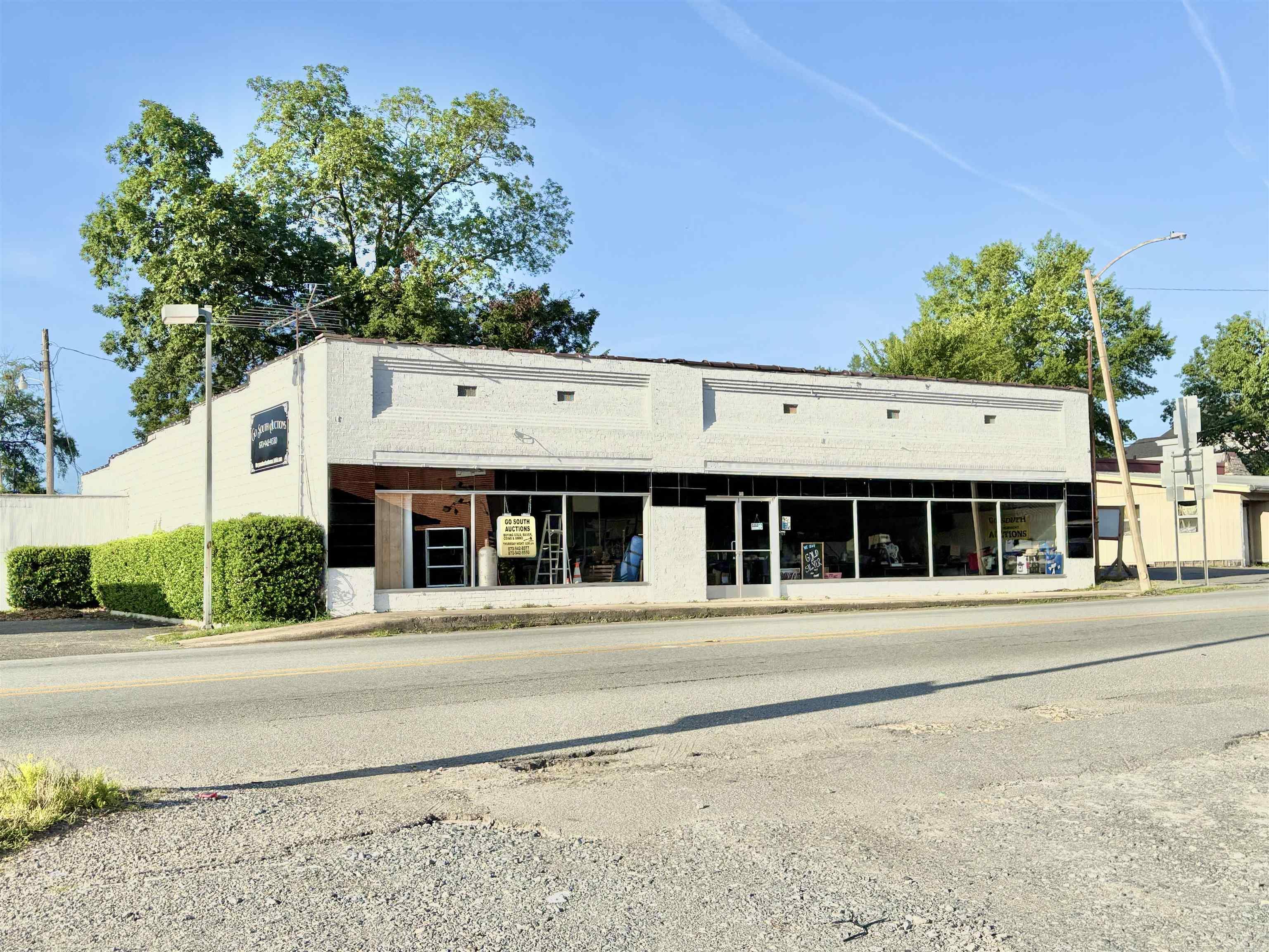 105 E Center Street Property Photo 1