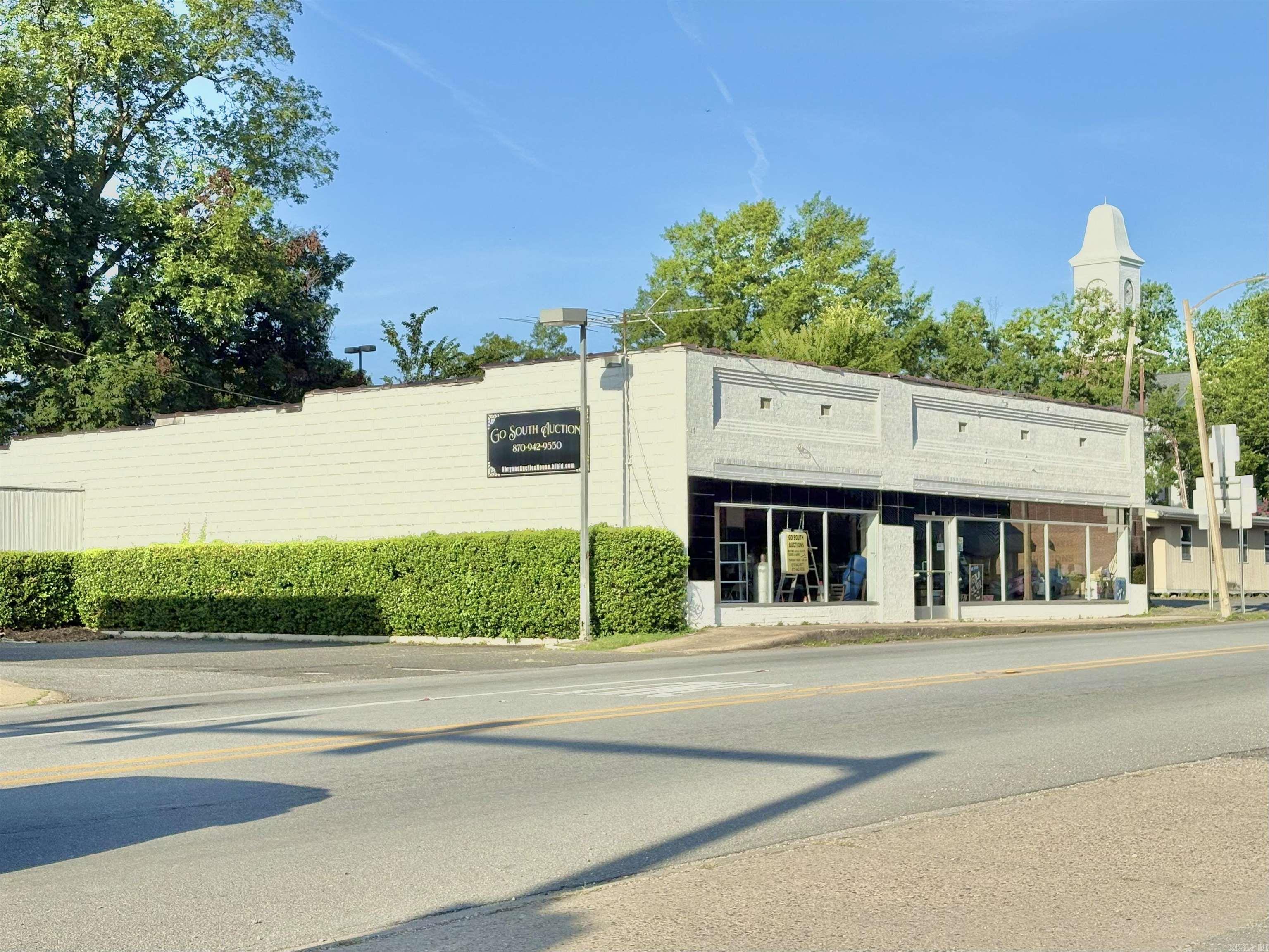 105 E Center Street Property Photo 3