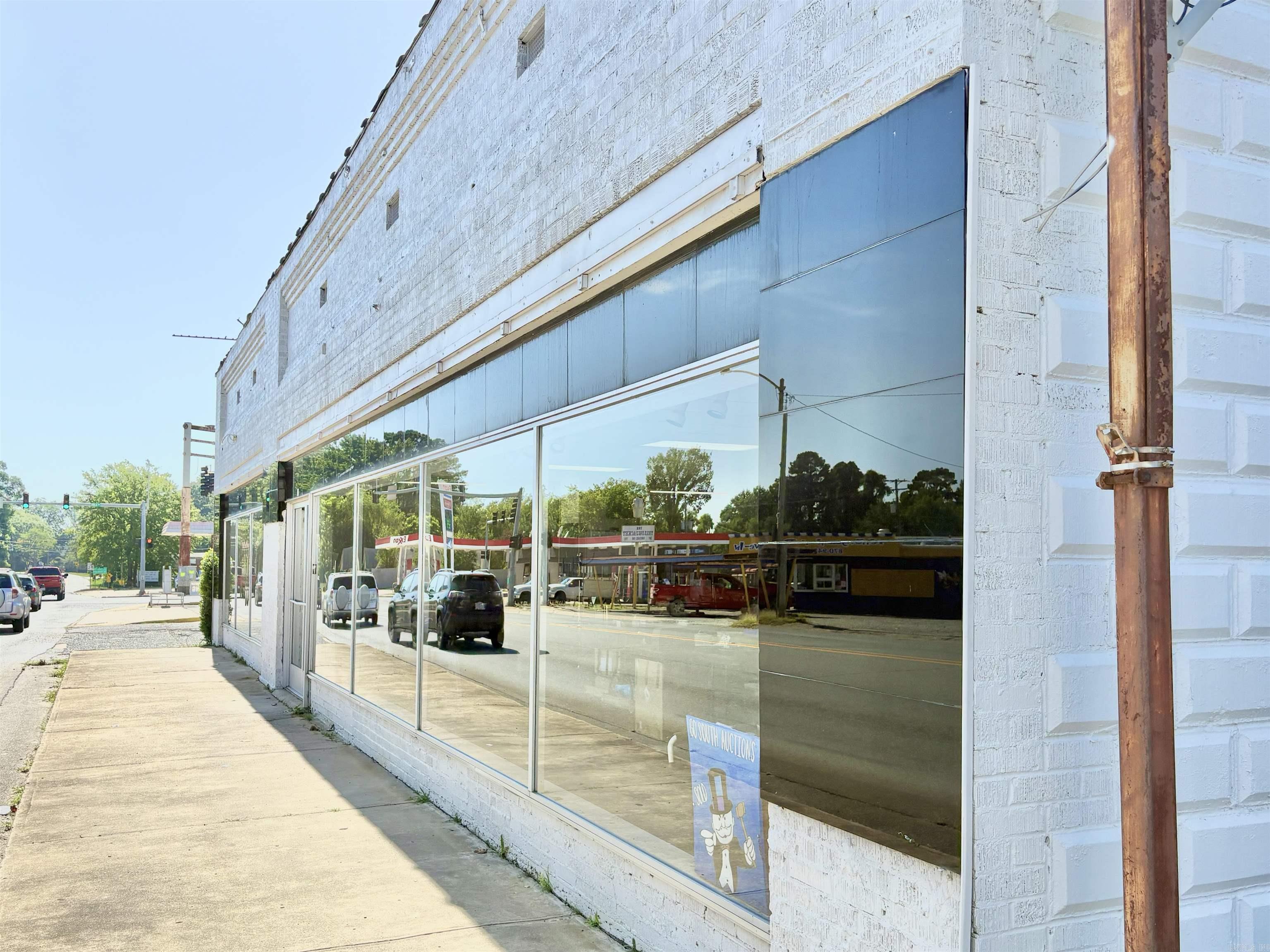 105 E Center Street Property Photo 5