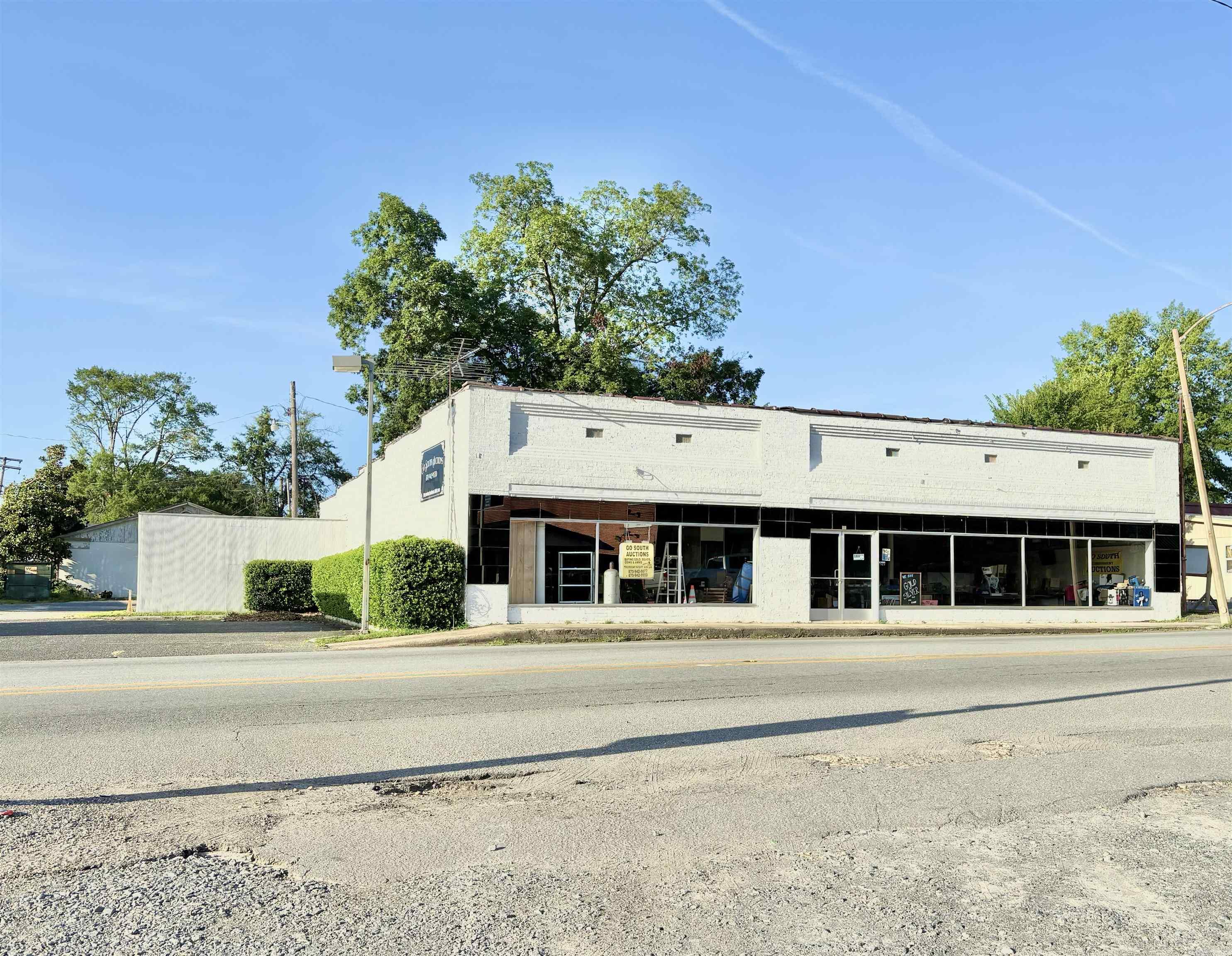105 E Center Street Property Photo 6