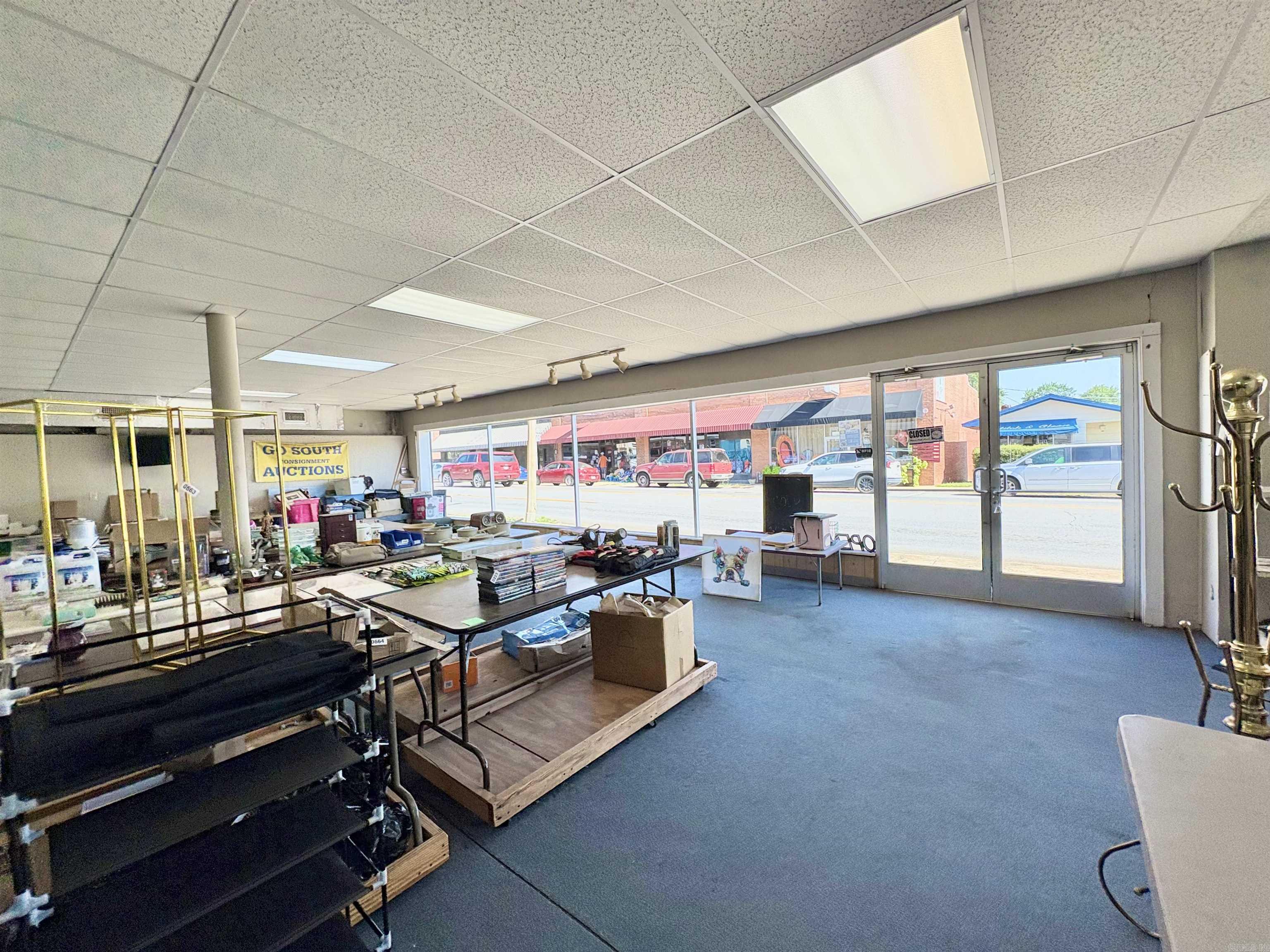 105 E Center Street Property Photo 7