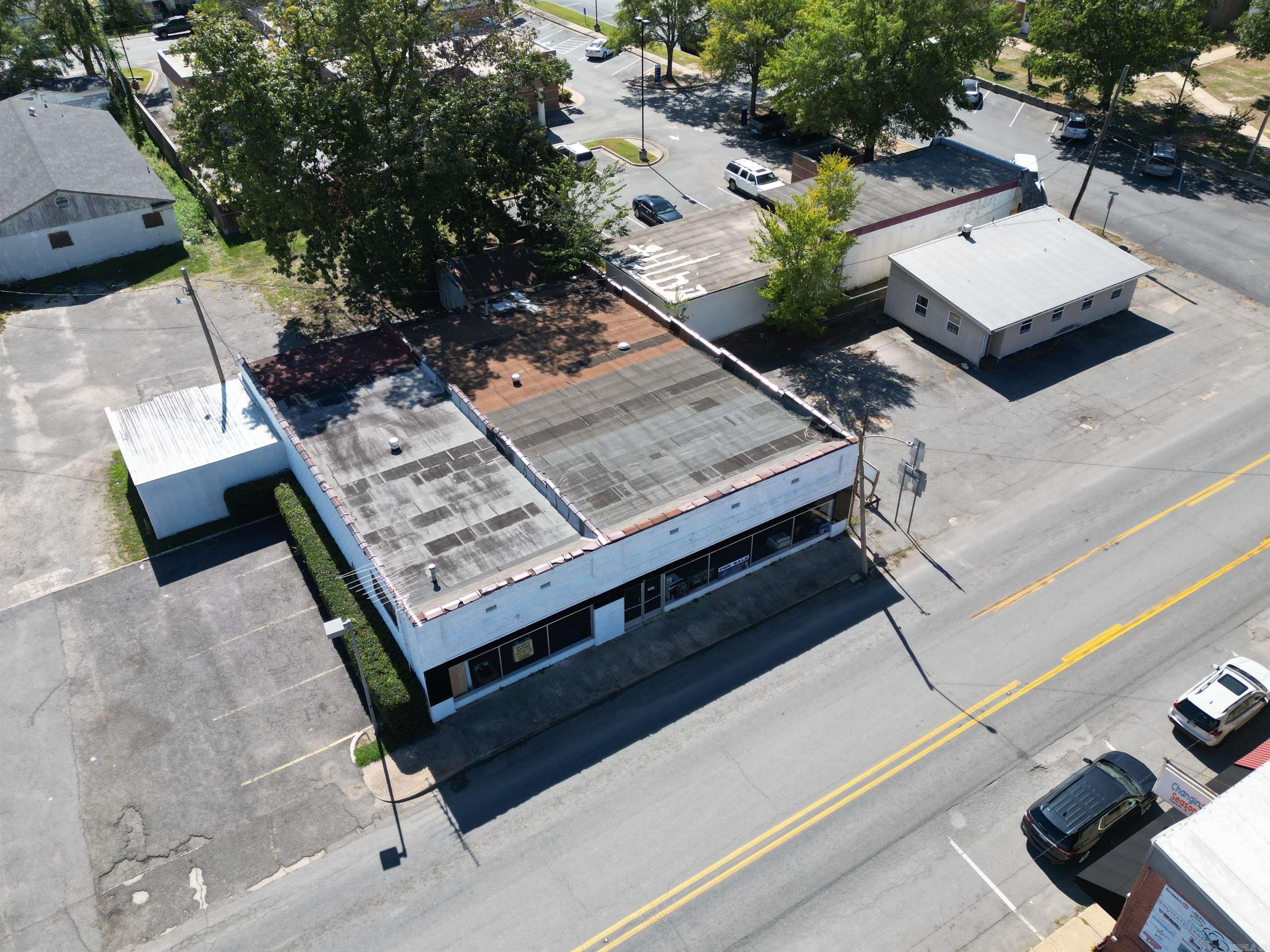 105 E Center Street Property Photo 13