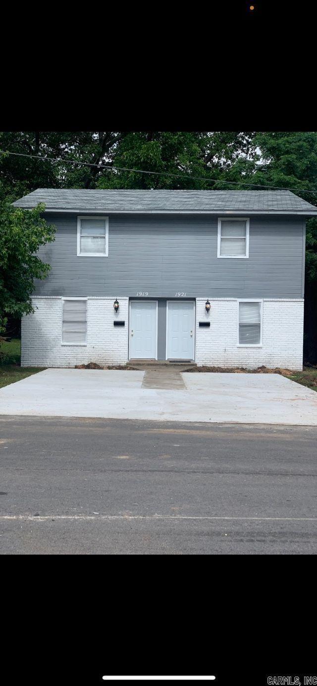1919 N Magnolia Property Photo 1