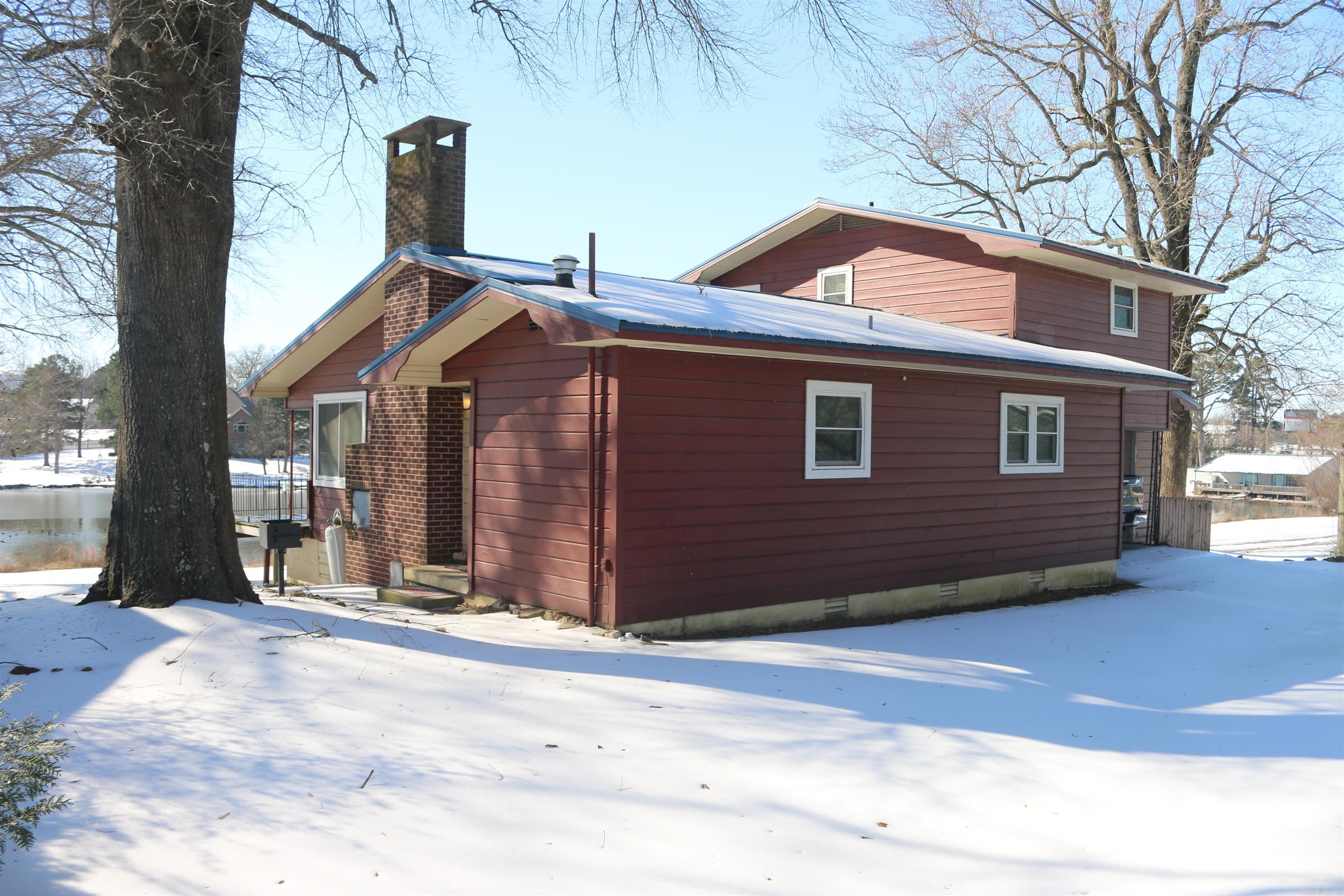 1013 Lakeside Drive Property Photo 2