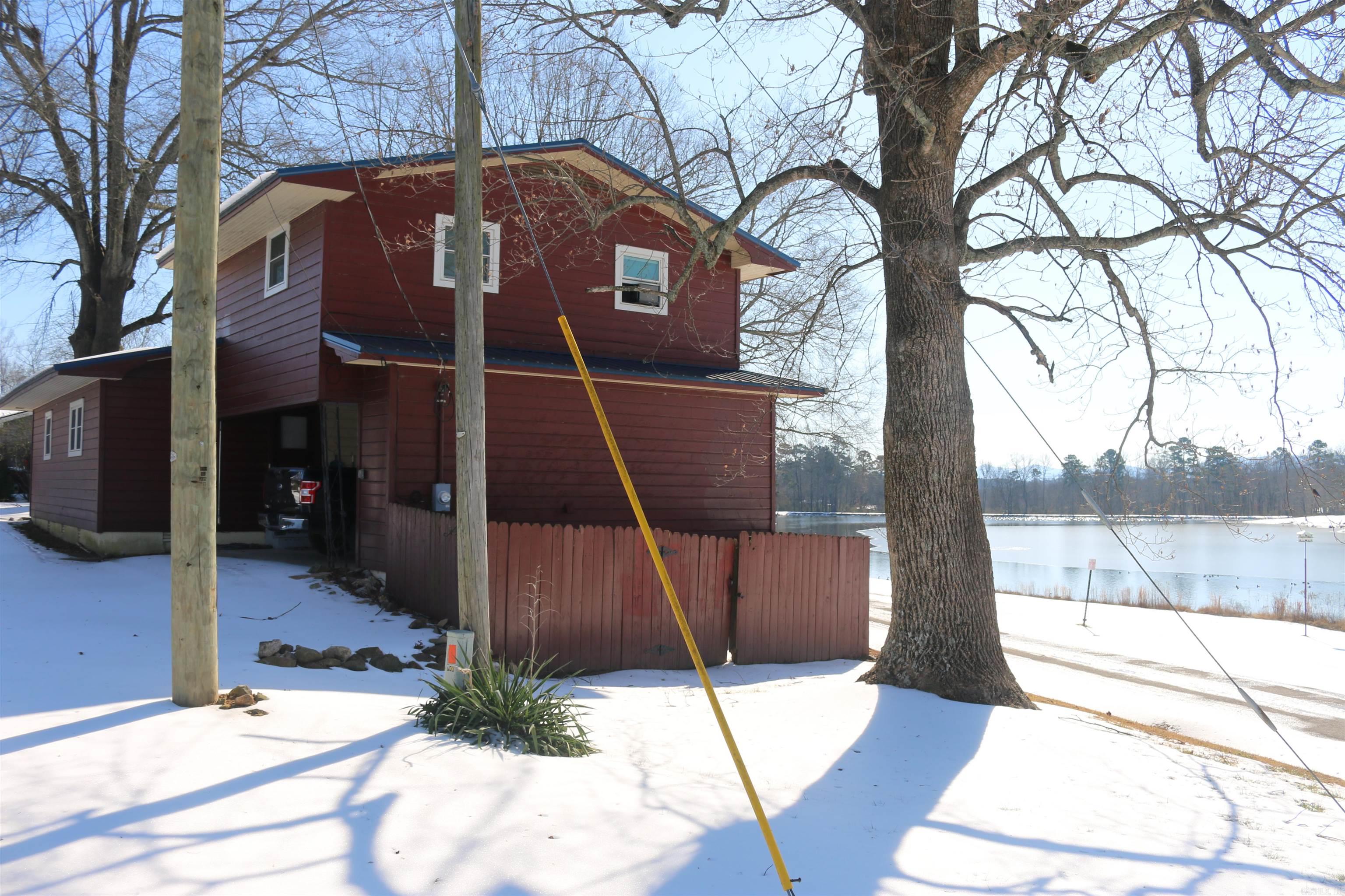 1013 Lakeside Drive Property Photo 4