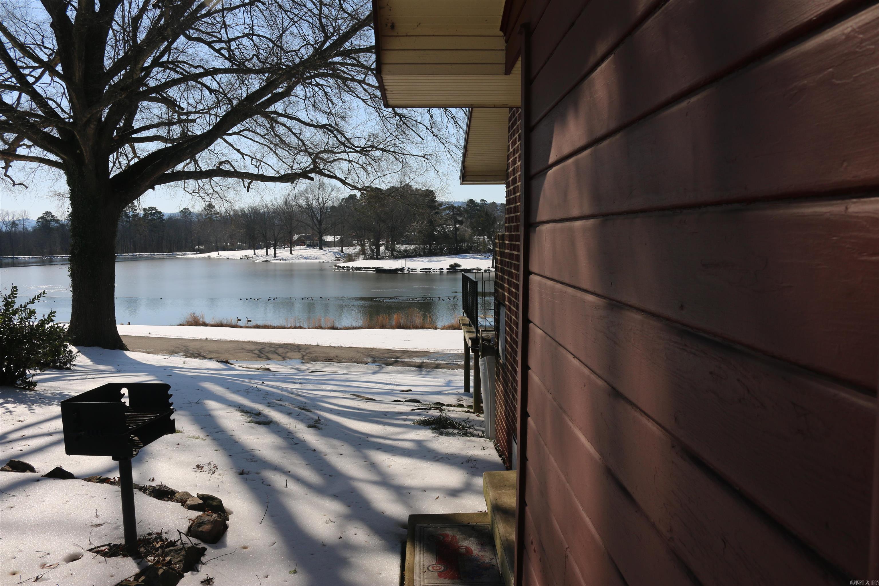 1013 Lakeside Drive Property Photo 5