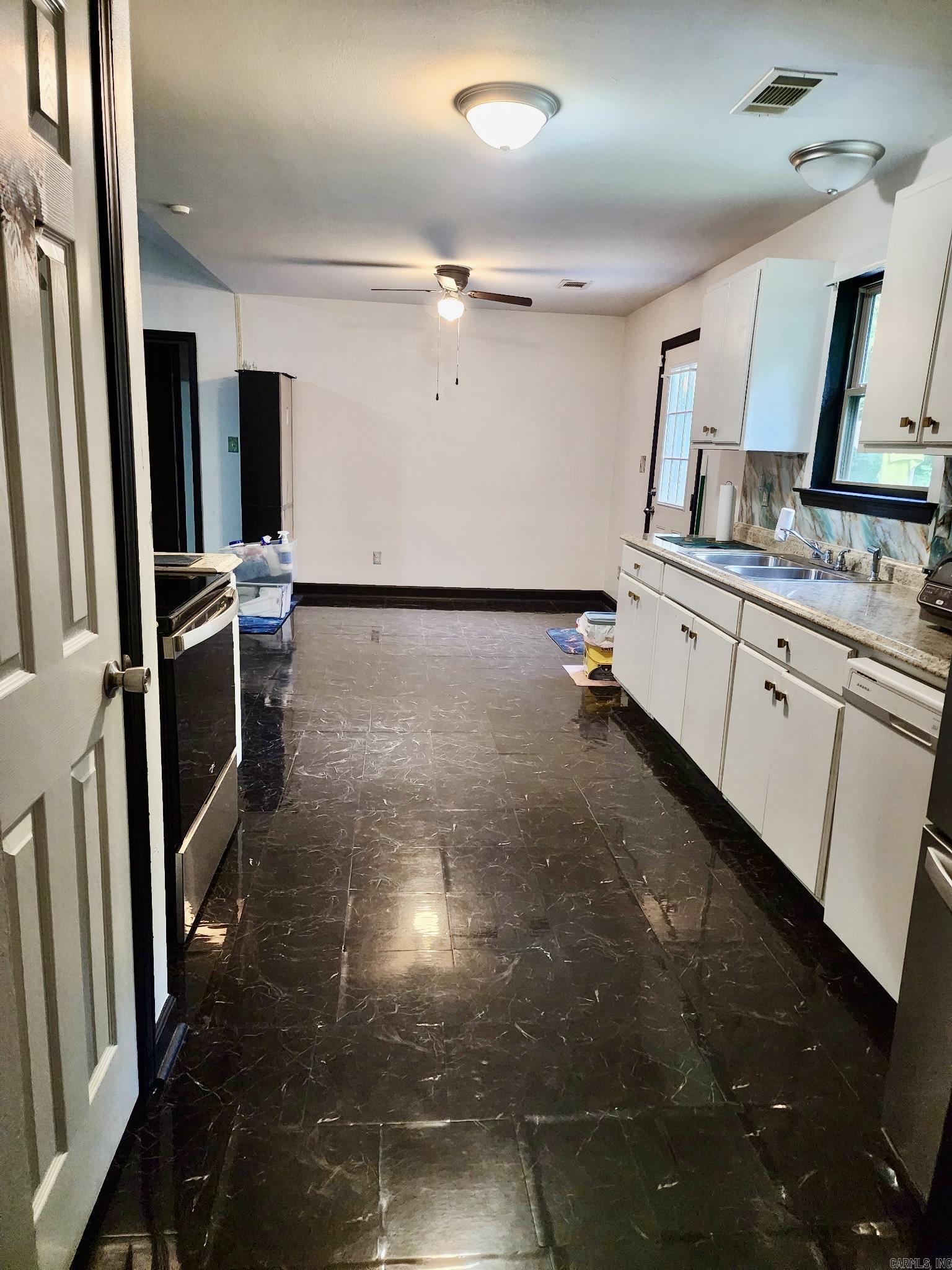 405 W Valley Street Property Photo 6