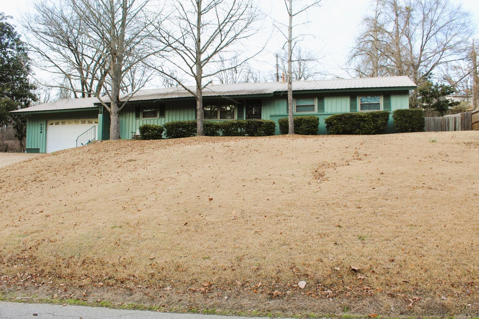 124 Valley Drive Property Photo 2