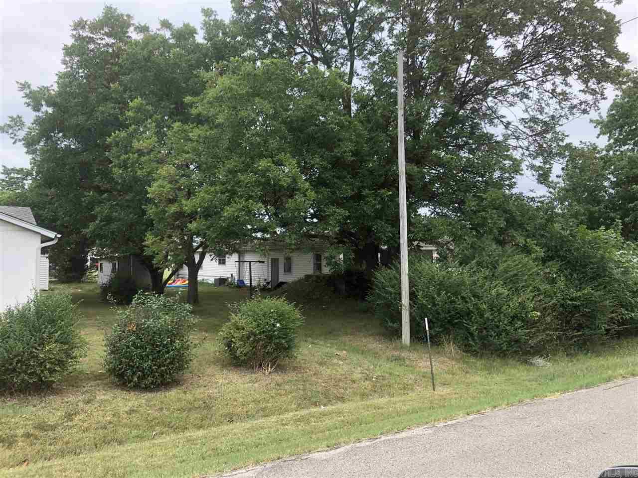 2001 Margo Lane Property Photo 1
