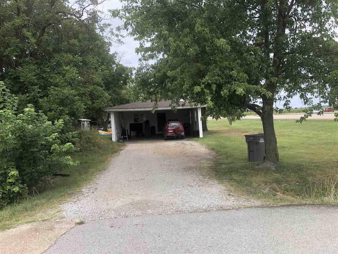 2001 Margo Lane Property Photo 4