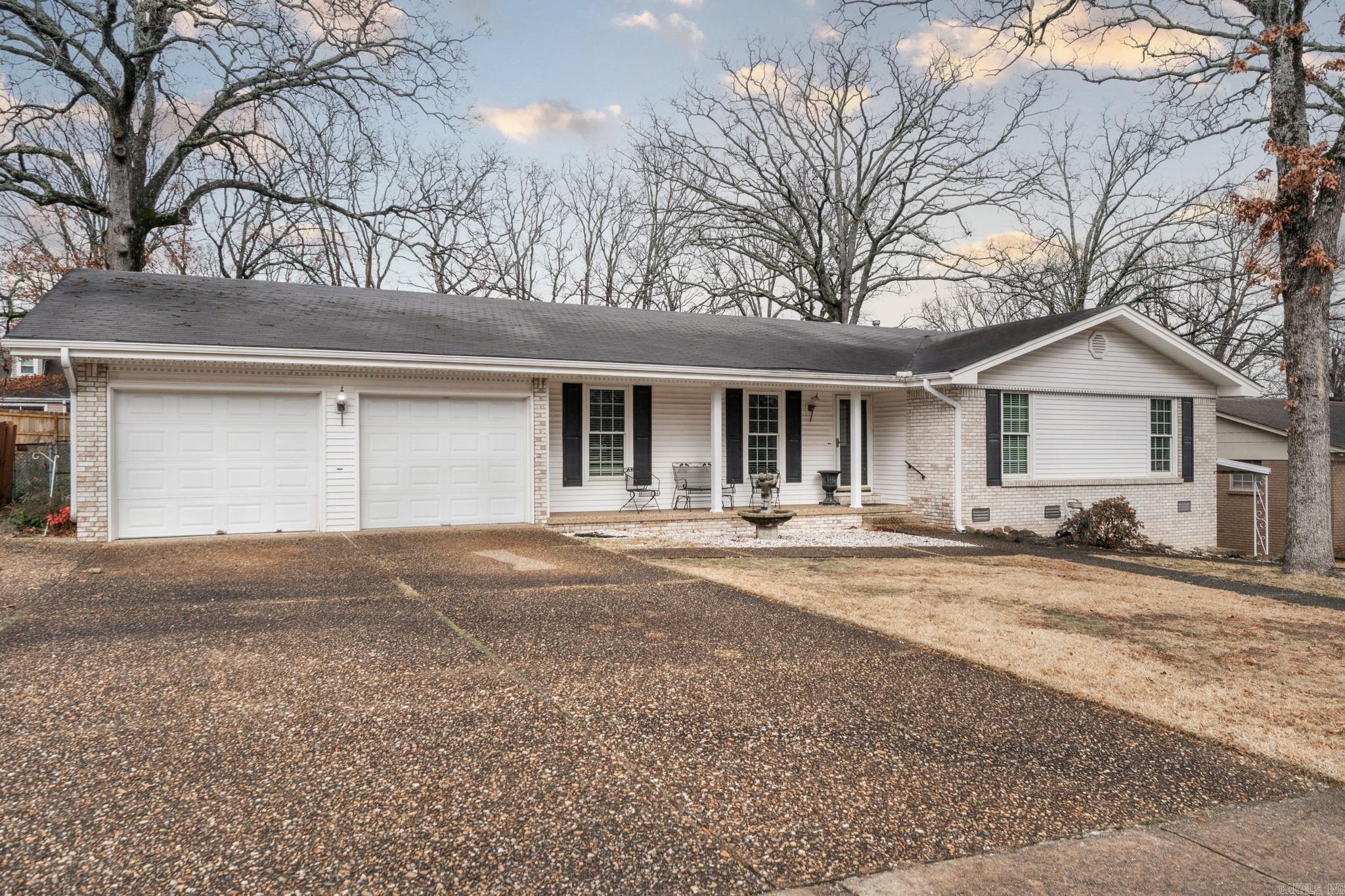 4005 Royal Oak Drive Property Photo 1