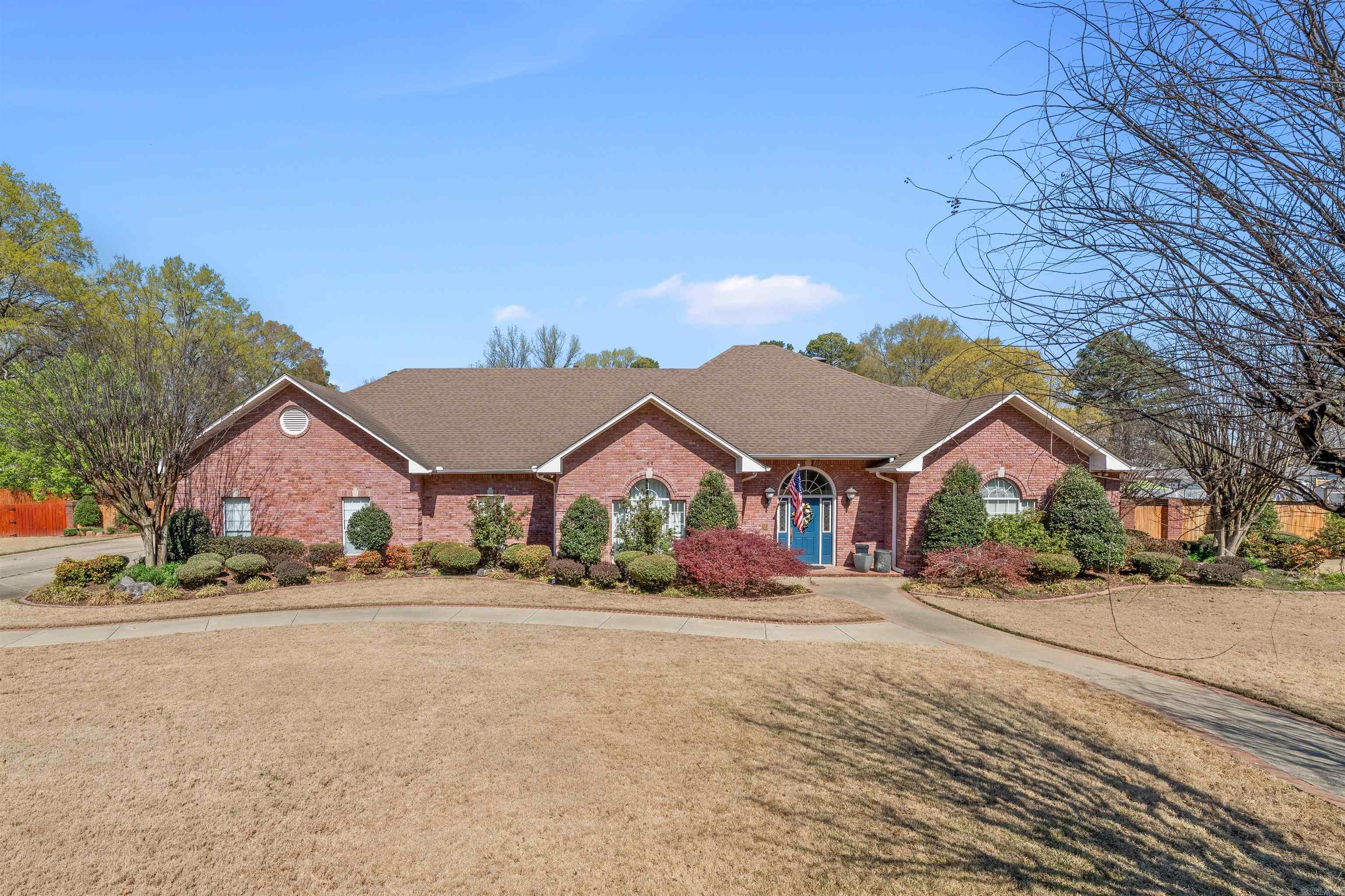 10 Woodland Dr