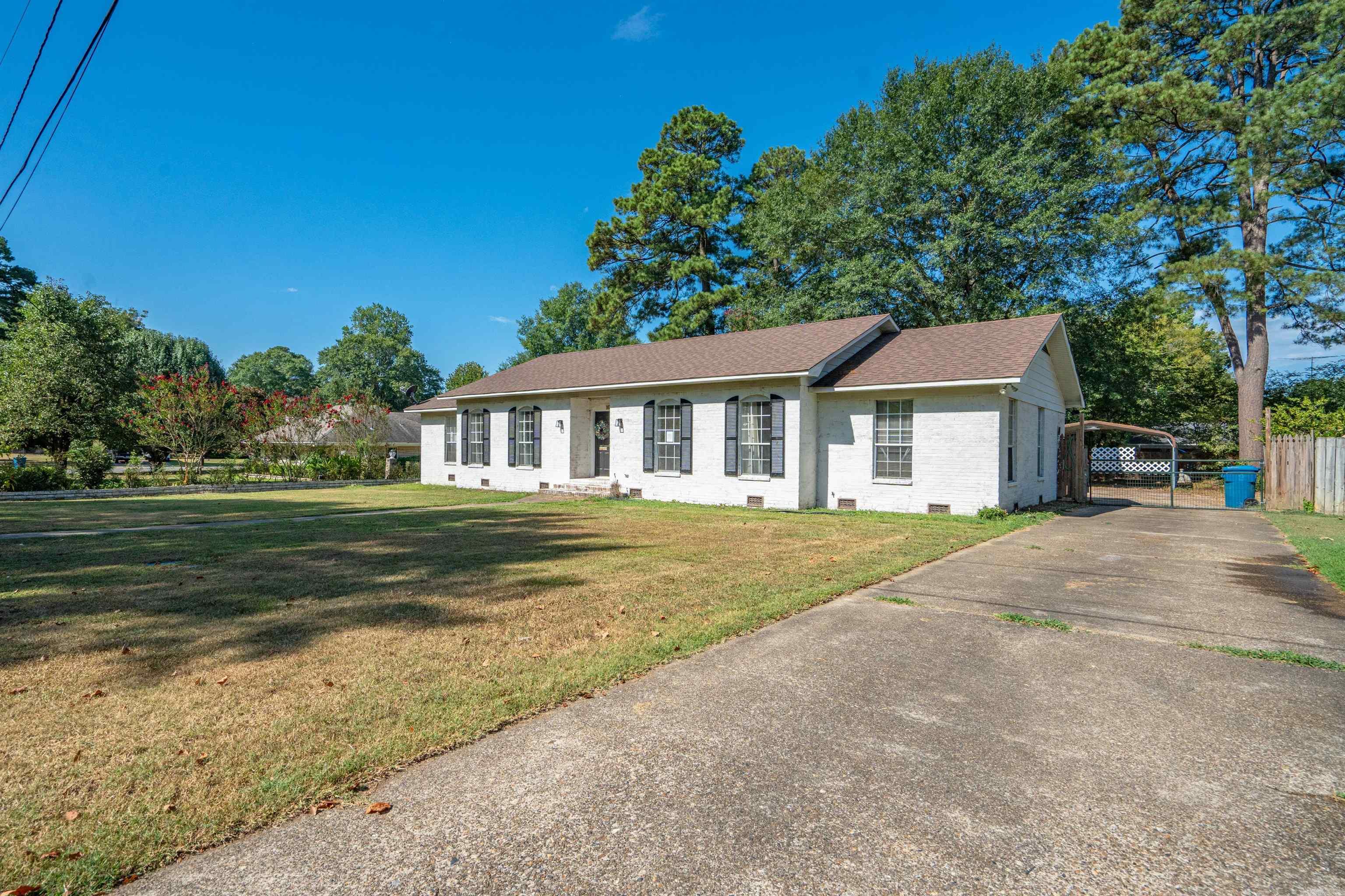 1638 Circle Drive Property Photo 2