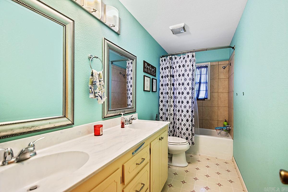 108 E 5th Avenue Property Photo 17