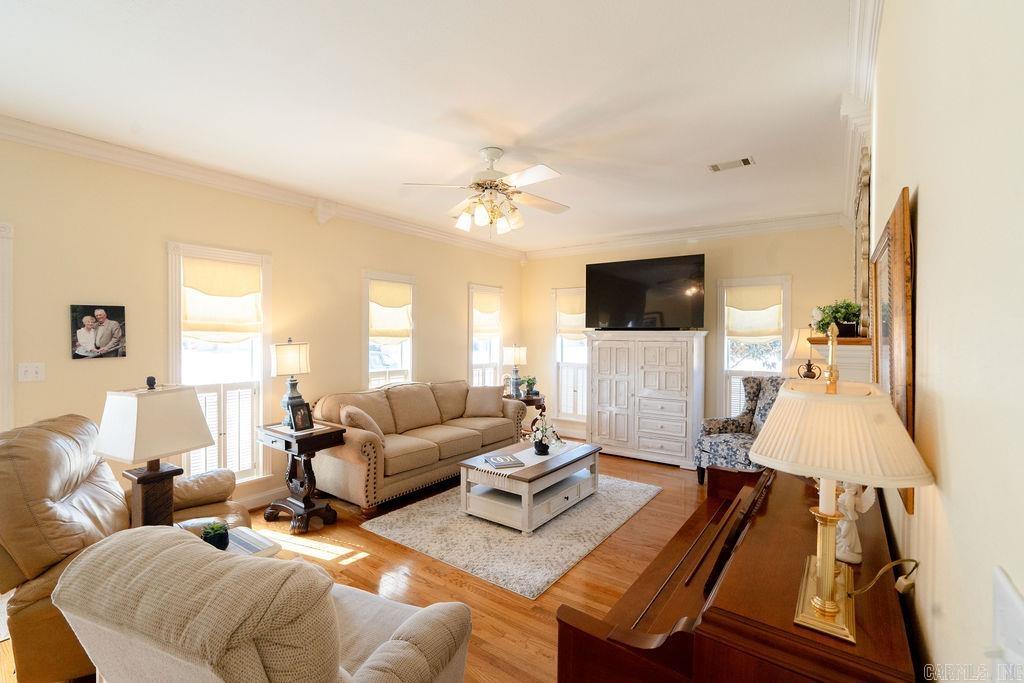 608 River Oaks Boulevard Property Photo 4